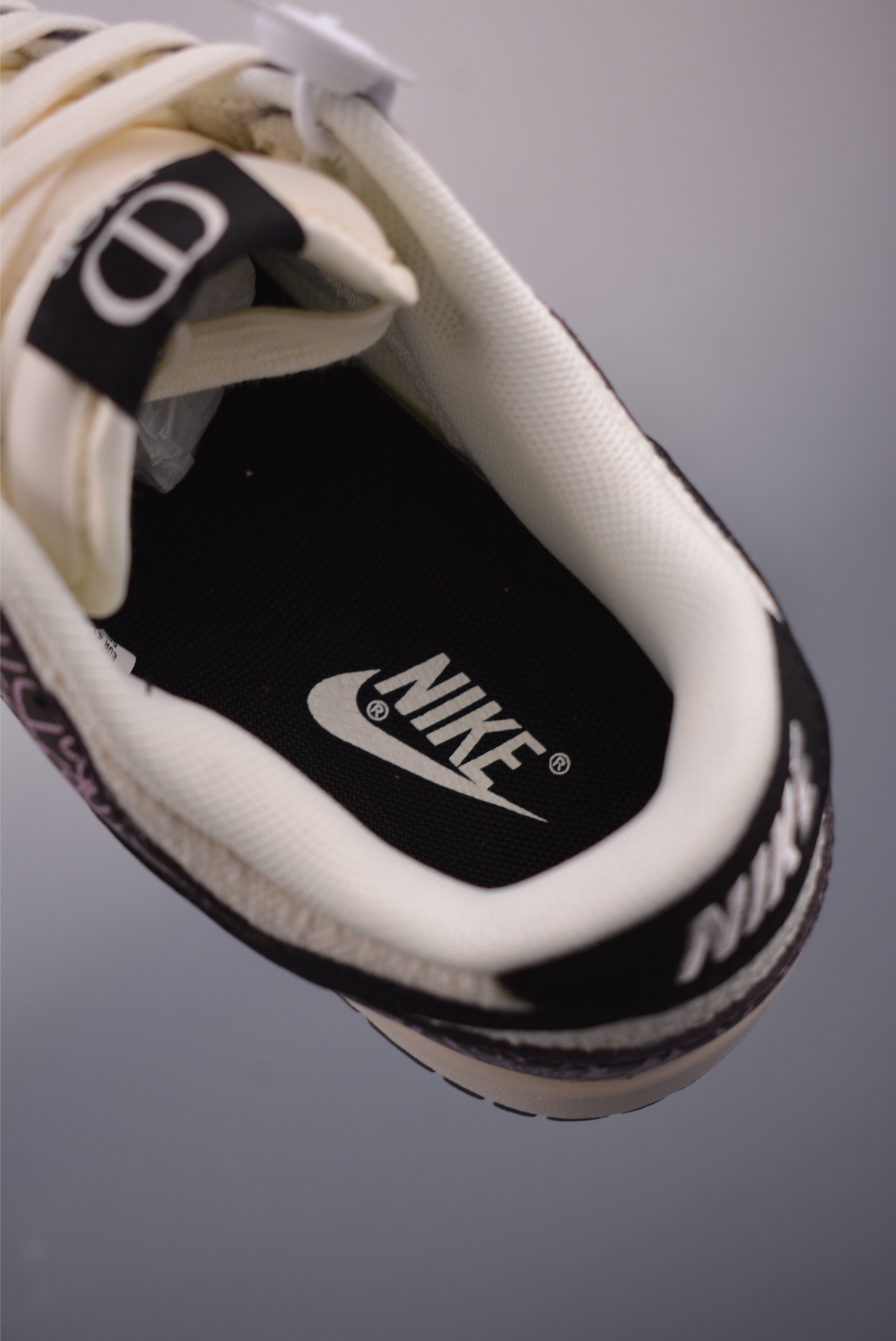 Nike SB Dunk Low Dior Collaboration Premium Sneakers - Stylish & Comfortable 9 i1753309453349 7257 0 8