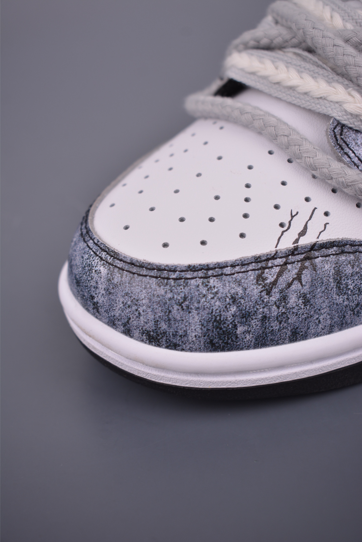 Nike SB Dunk Low Panda Prank - Deconstructed Style & Premium Materials 7 i1753398355970 8949 0 5