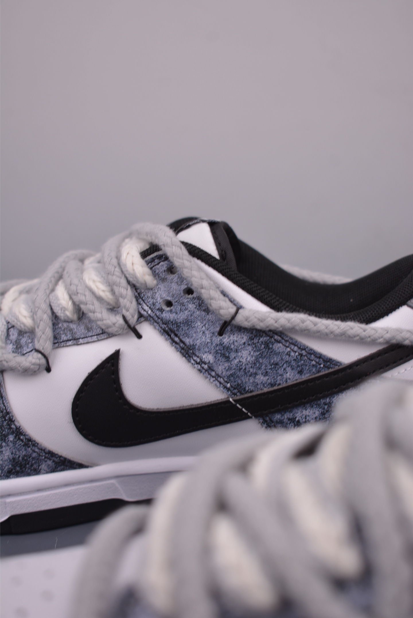 Nike SB Dunk Low Panda Prank - Deconstructed Style & Premium Materials 9 i1753398356085 2718 0 7
