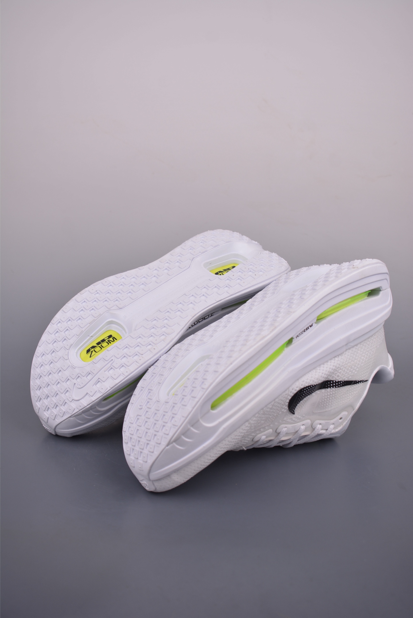 Nike Vomero Premium Air Cushion Running Shoes - Comfortable, Durable, and Stylish 4 i1753483398255 6020 0 2