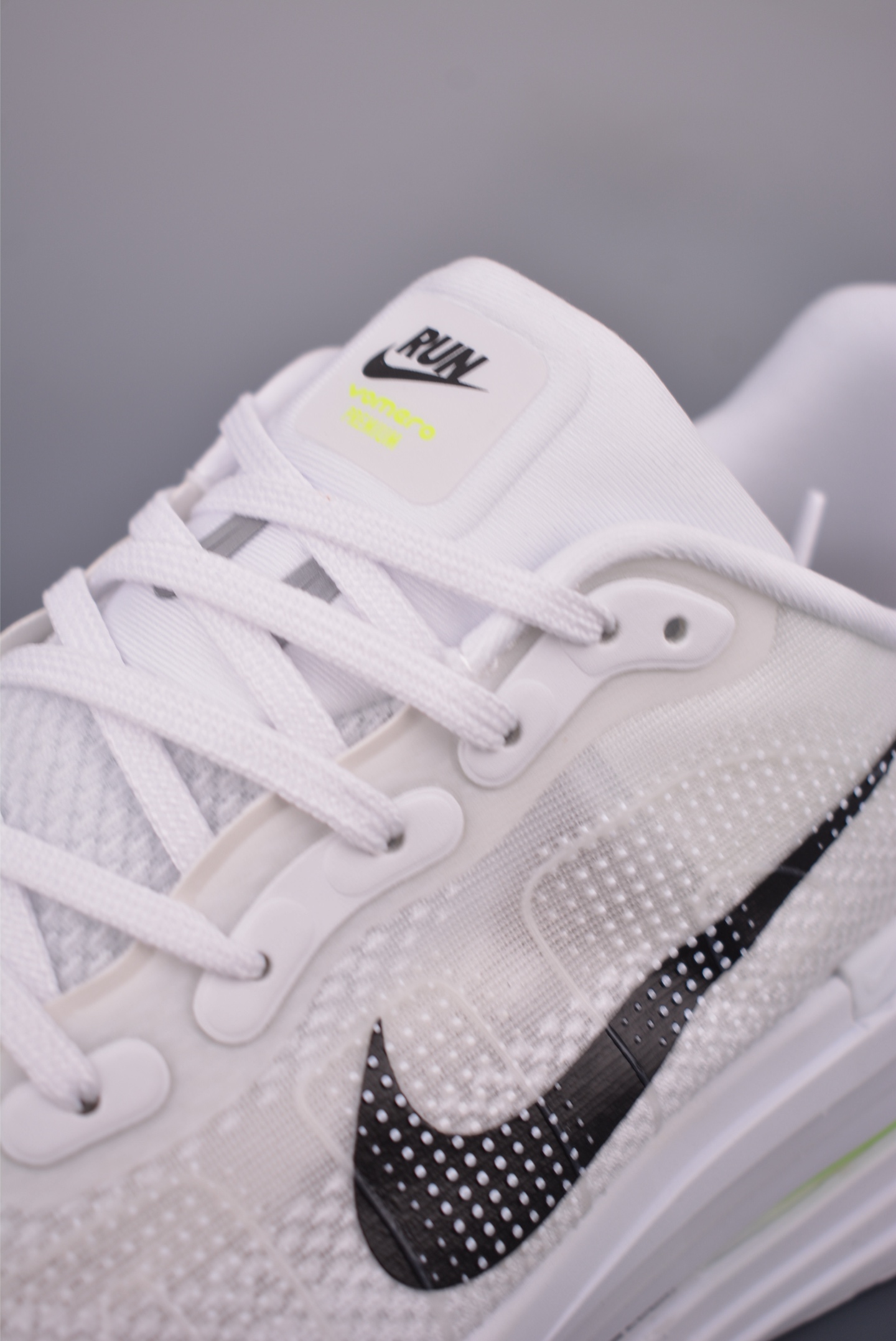 Nike Vomero Premium Air Cushion Running Shoes - Comfortable, Durable, and Stylish 8 i1753483400200 5661 0 6
