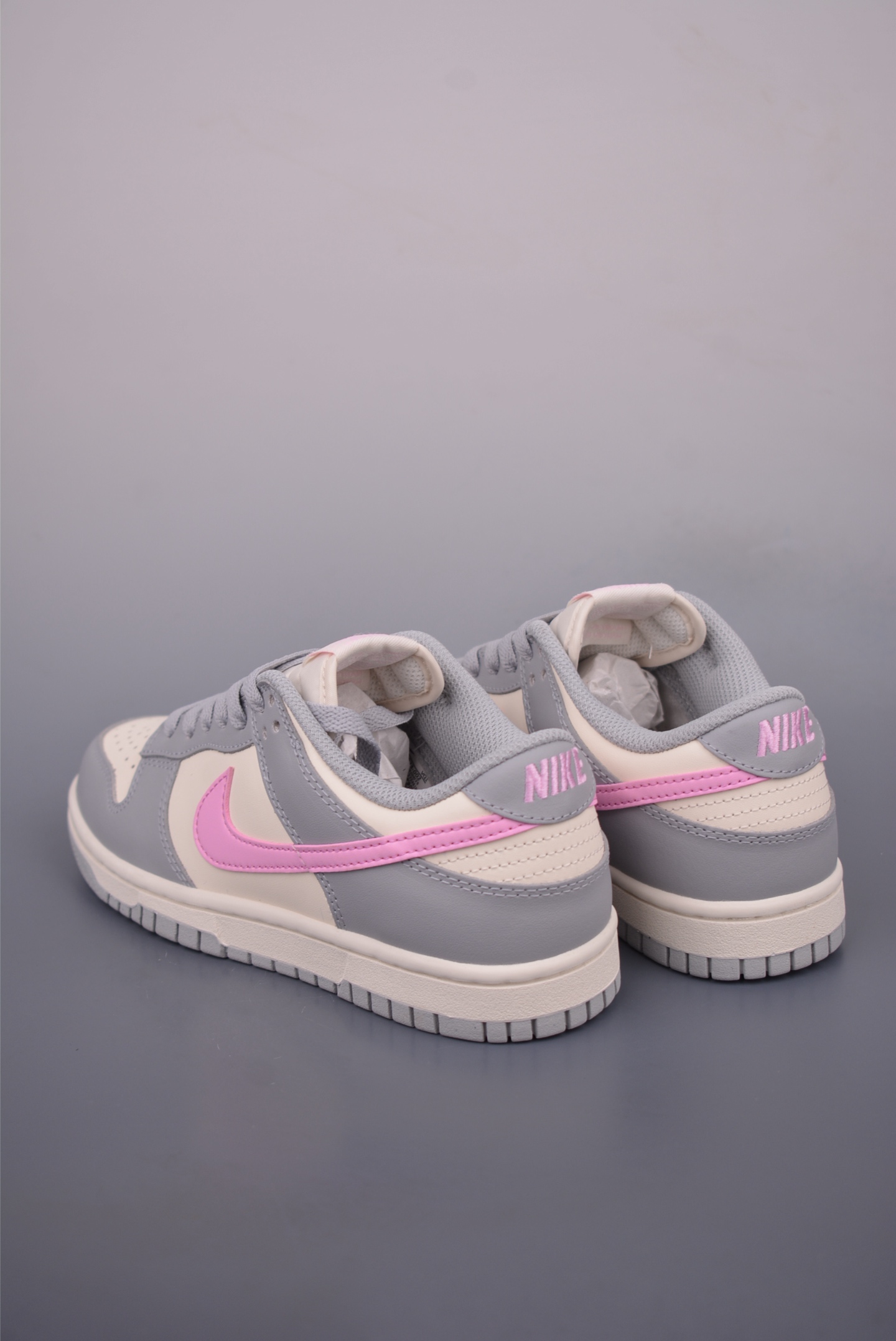 Nike SB Dunk Low: Premium Comfort & Style in Grey and Pink 3 i1753485170314 5090 0 1