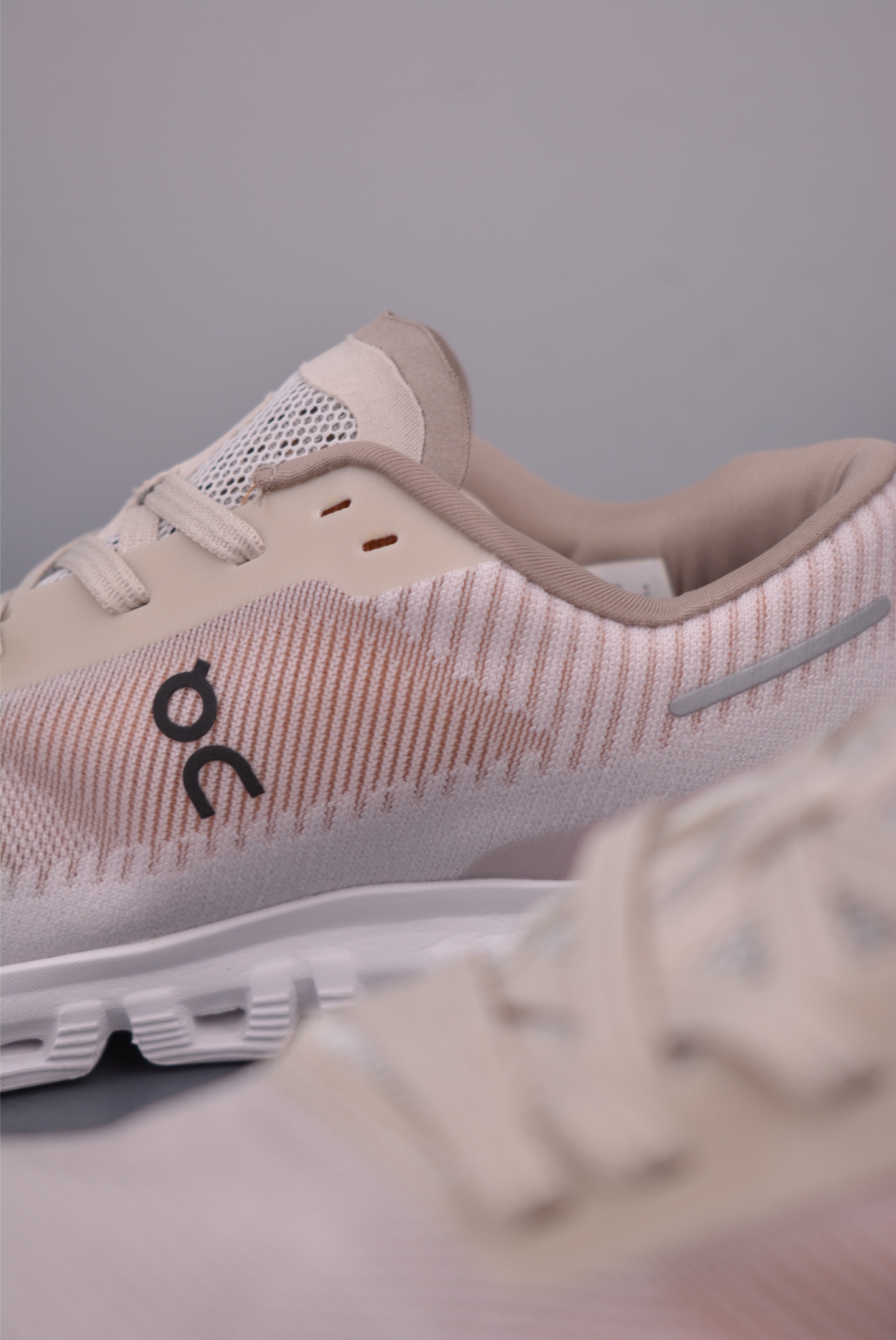 On Cloud 6 Running Shoes - Urban Performance, Stylish Design, Ultimate Comfort 9 i1753557260446 4162 0 7