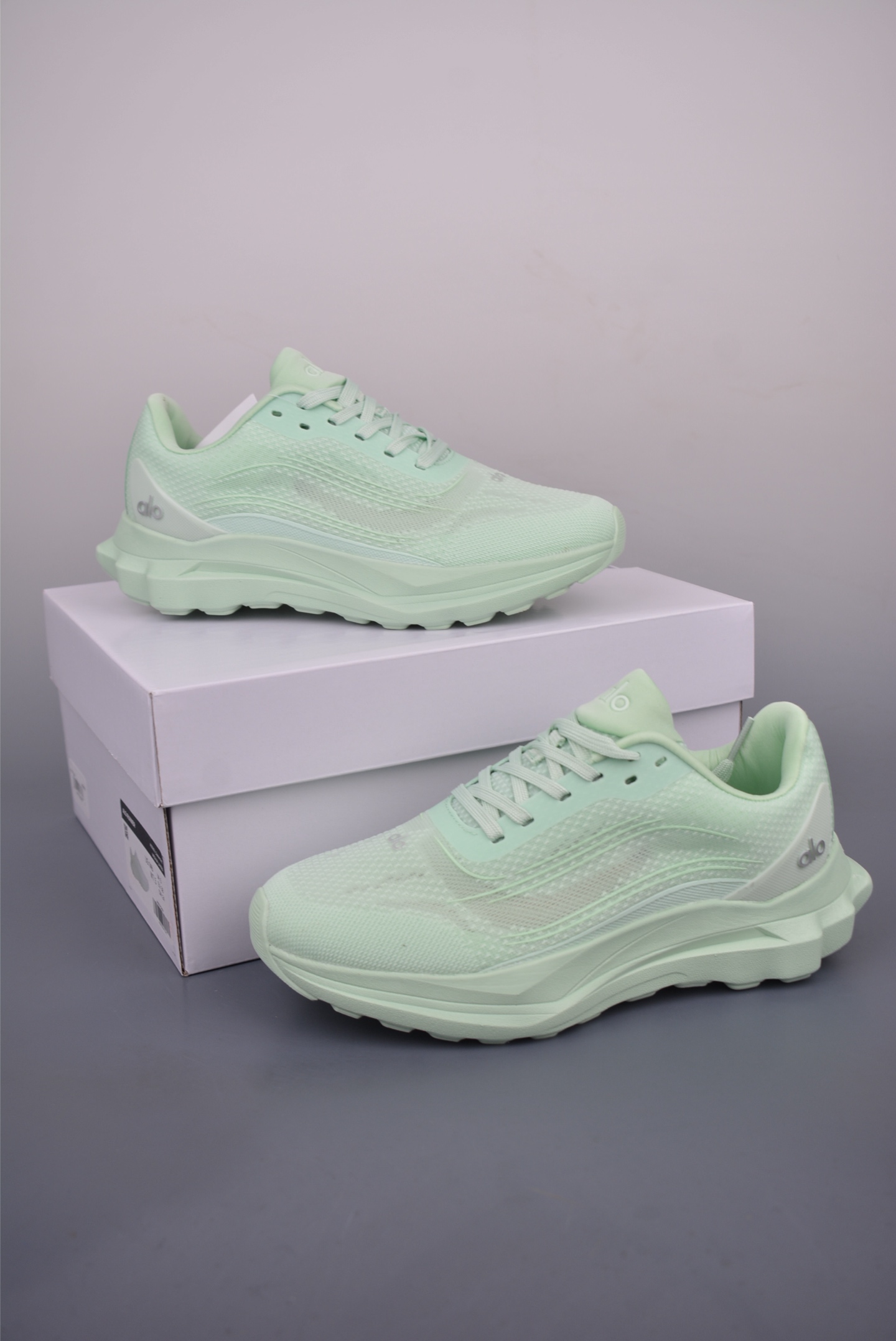 Alo Yoga Runner Mode Low-Top Sneakers - Comfort, Style, and Performance 6 i1753561698453 1737 0 4