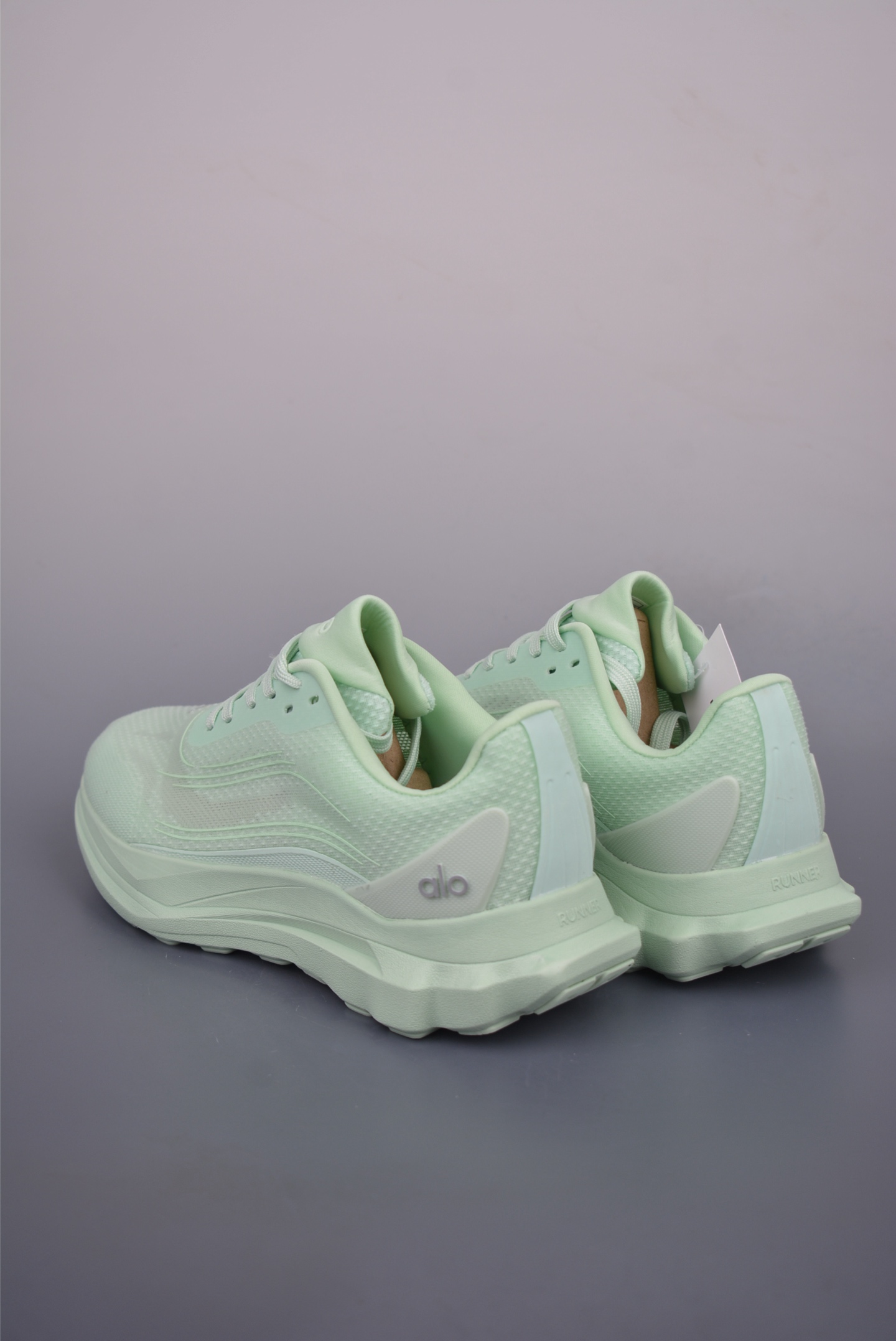 Alo Yoga Runner Mode Low-Top Sneakers - Comfort, Style, and Performance 3 i1753561698477 1570 0 1