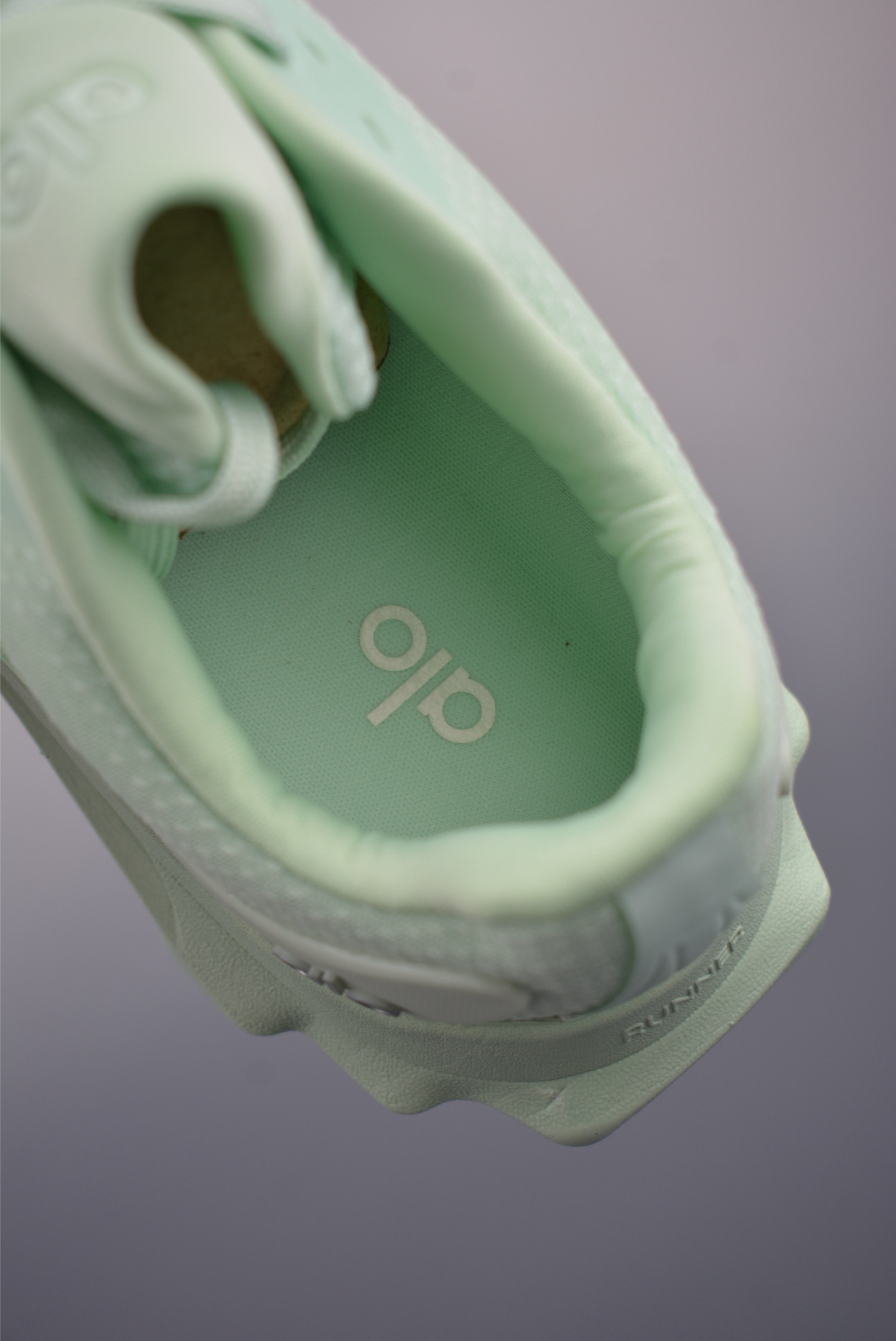 Alo Yoga Runner Mode Low-Top Sneakers - Comfort, Style, and Performance 10 i1753561699945 6137 0 8