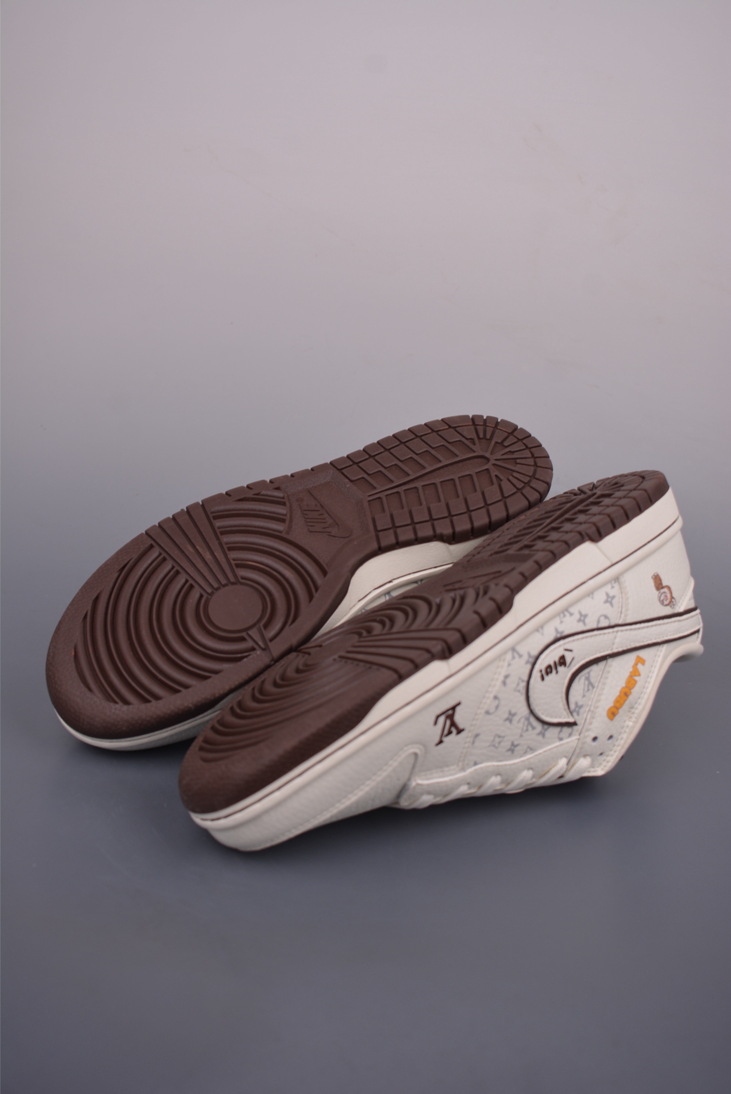 Nike SB Dunk Low Louis Vuitton Collab Premium Leather Sneakers 3 i1753562937337 7336 0 2