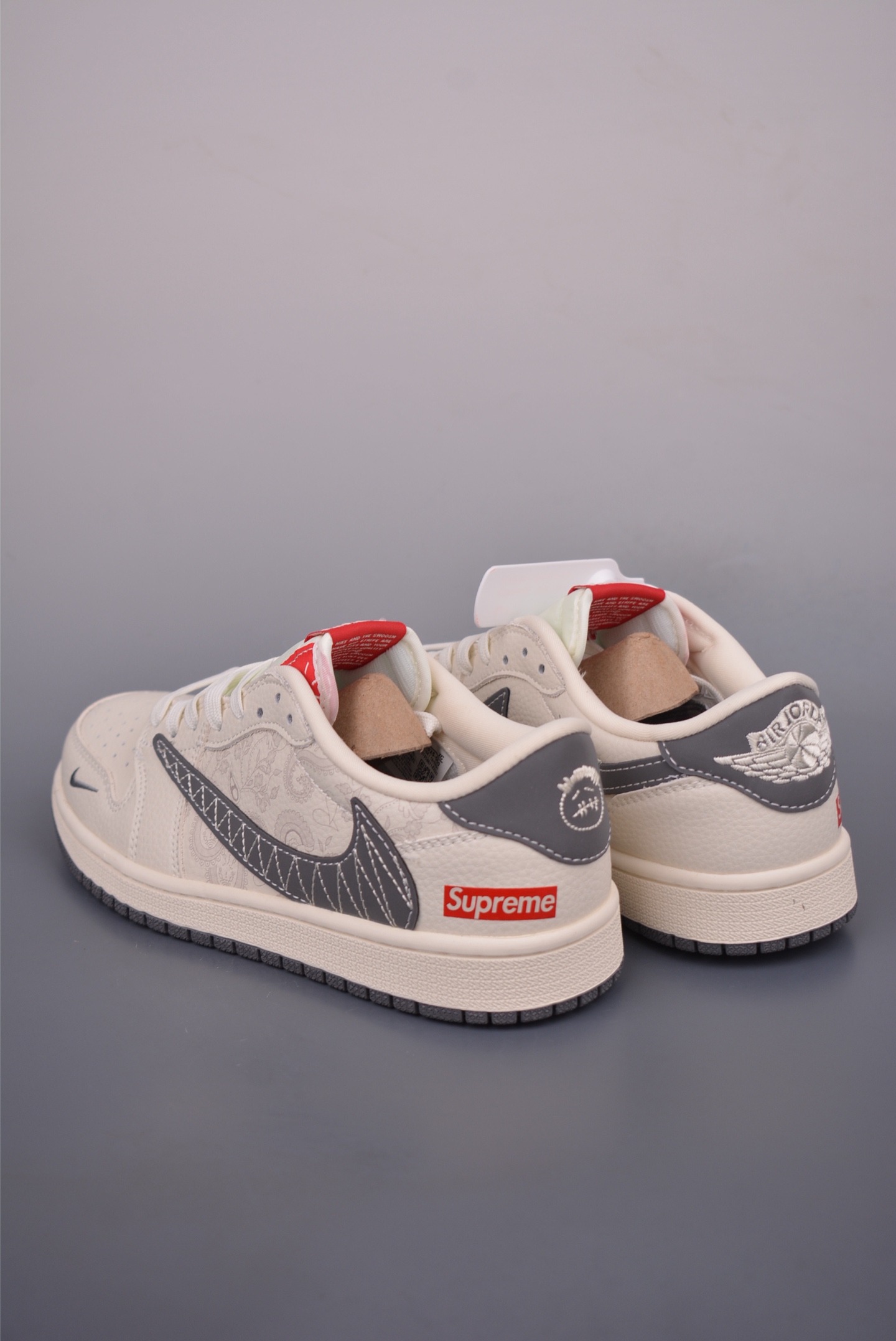 Fragment Travis Scott Supreme Air Jordan 1 Low Collaboration Sneakers 2 i1753562973819 6531 0 1