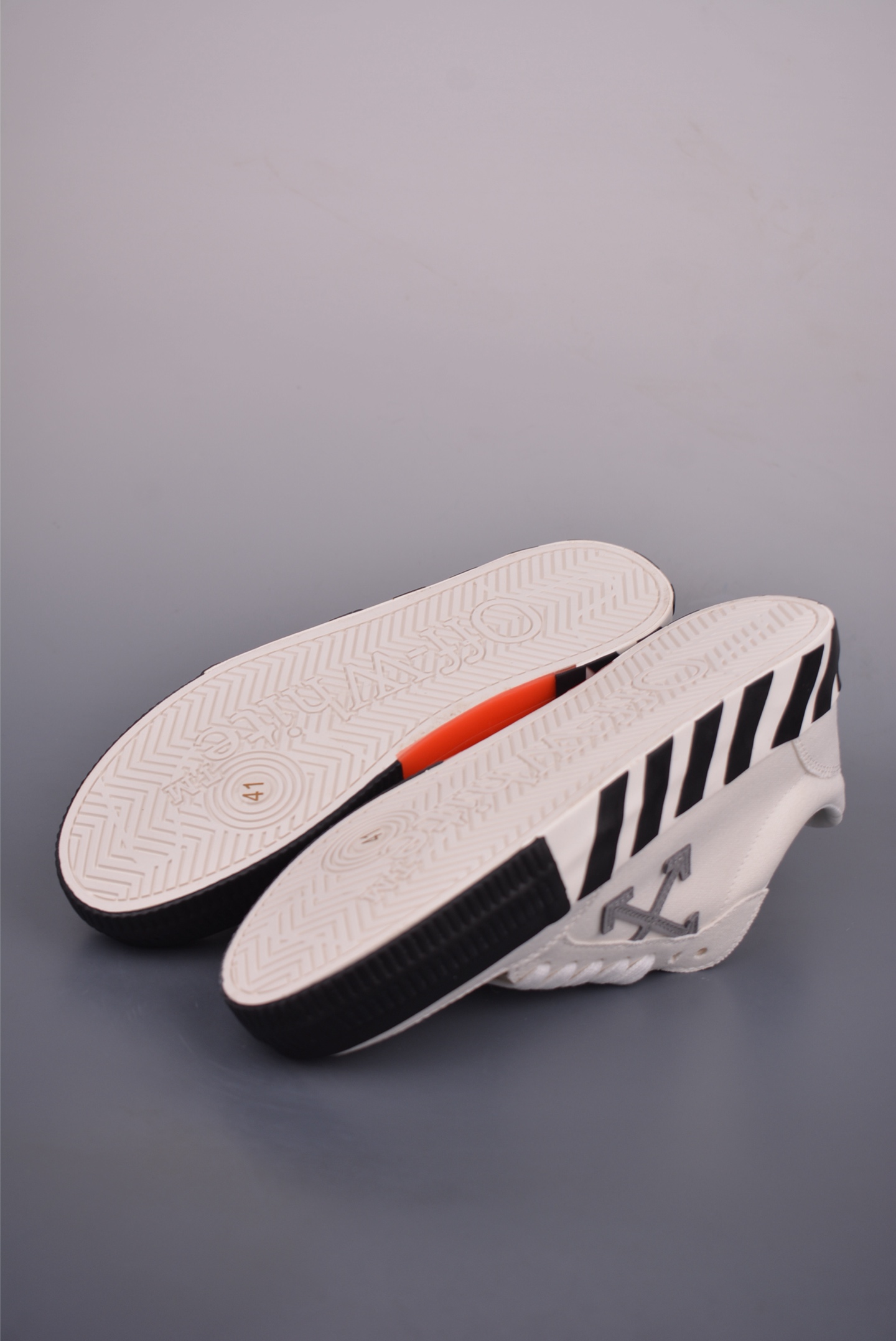 200 OFF-WHITE Vulcanised Low-top 高端产物 时尚低帮 AG5U16N161N