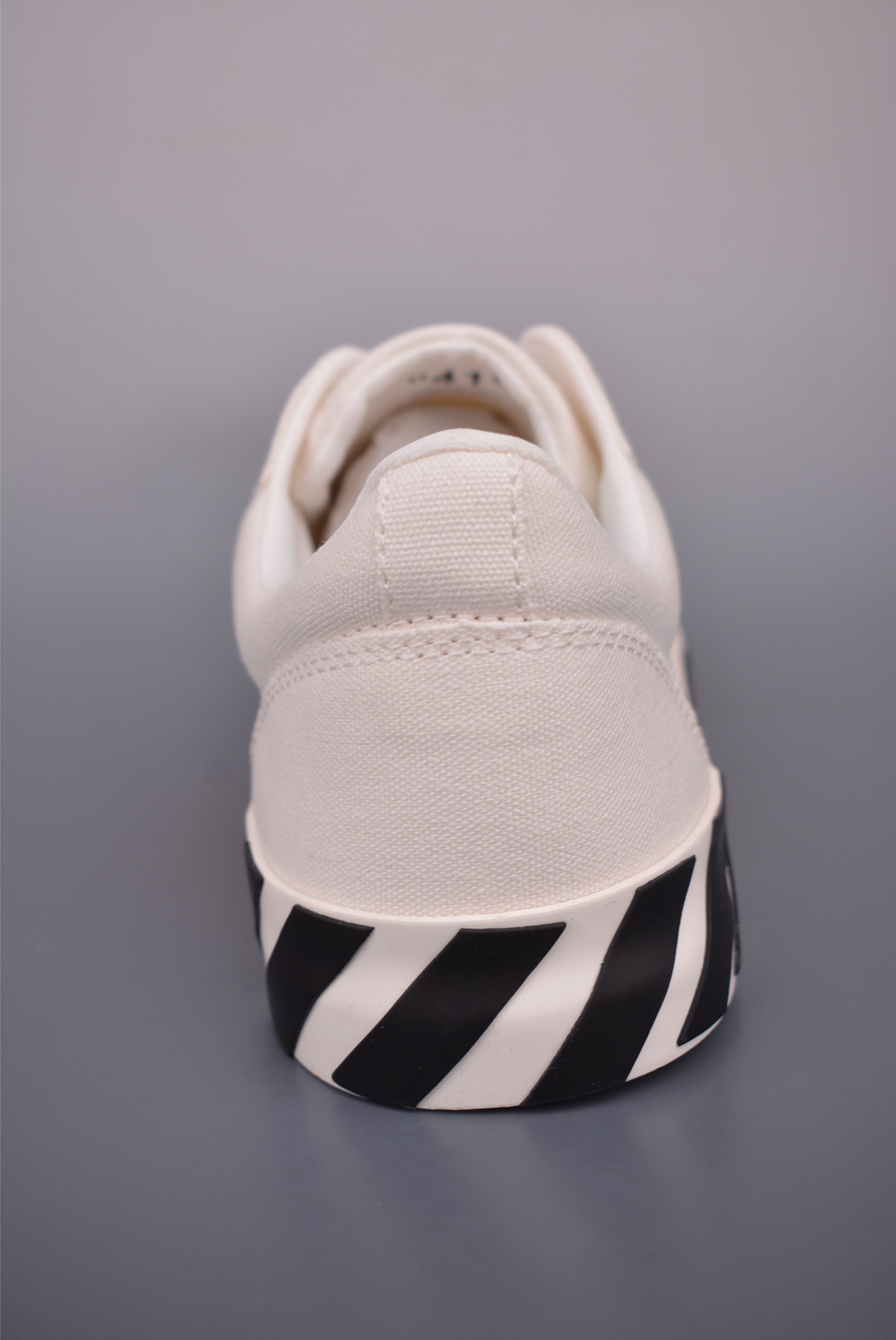 200 OFF-WHITE Vulcanised Low-top 高端产物 时尚低帮 AG5U16N161N