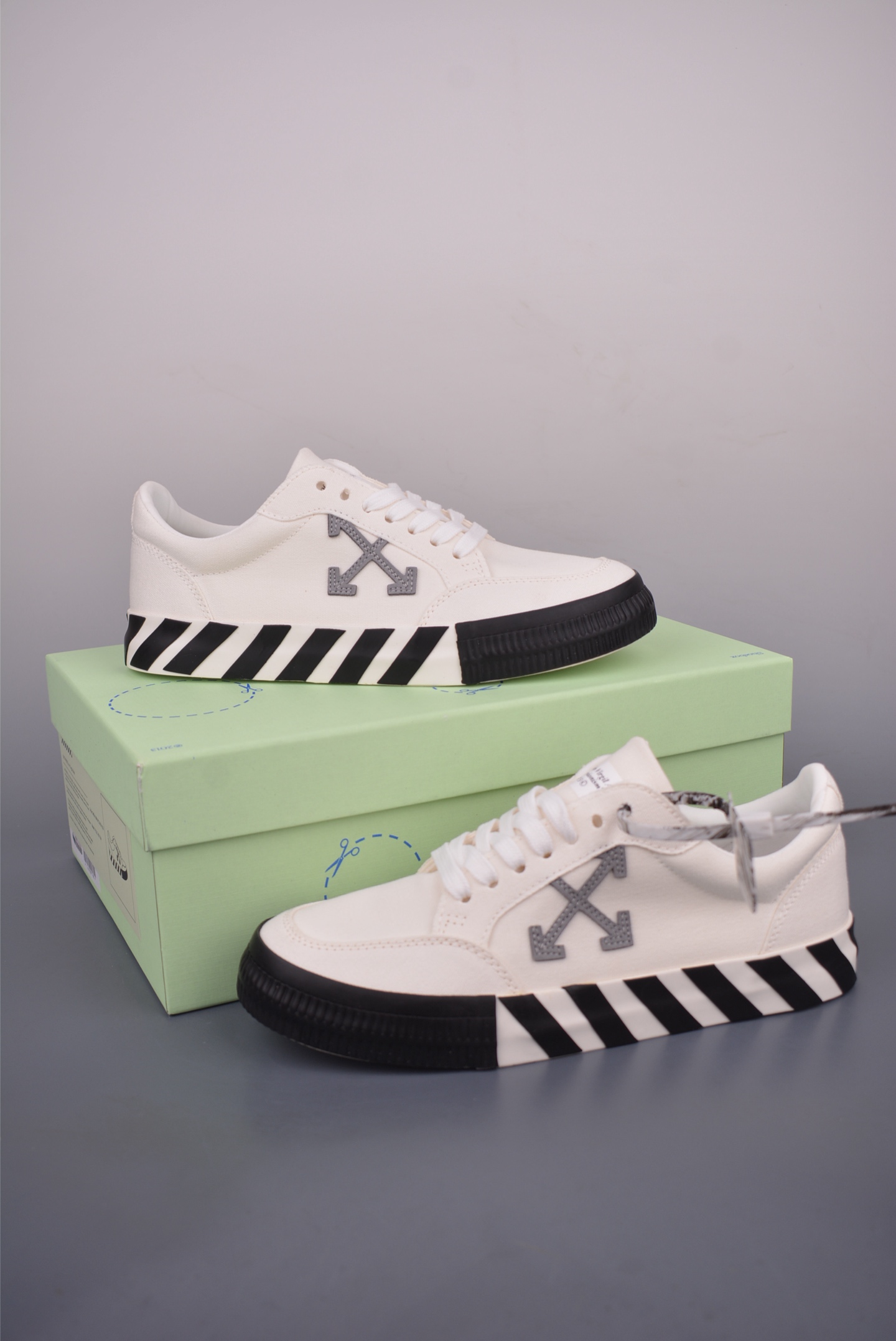 200 OFF-WHITE Vulcanised Low-top 高端产物 时尚低帮 AG5U16N161N