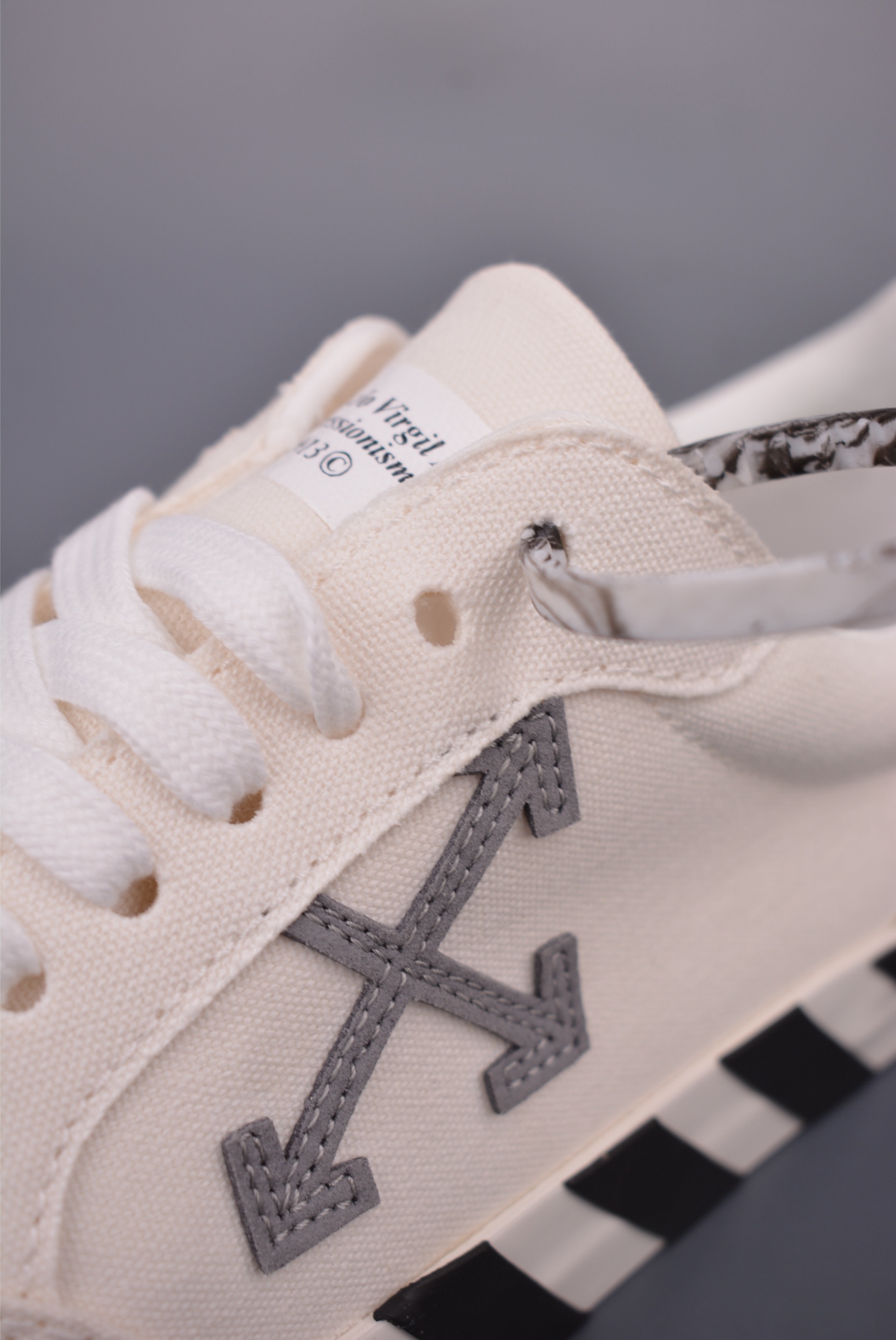 200 OFF-WHITE Vulcanised Low-top 高端产物 时尚低帮 AG5U16N161N
