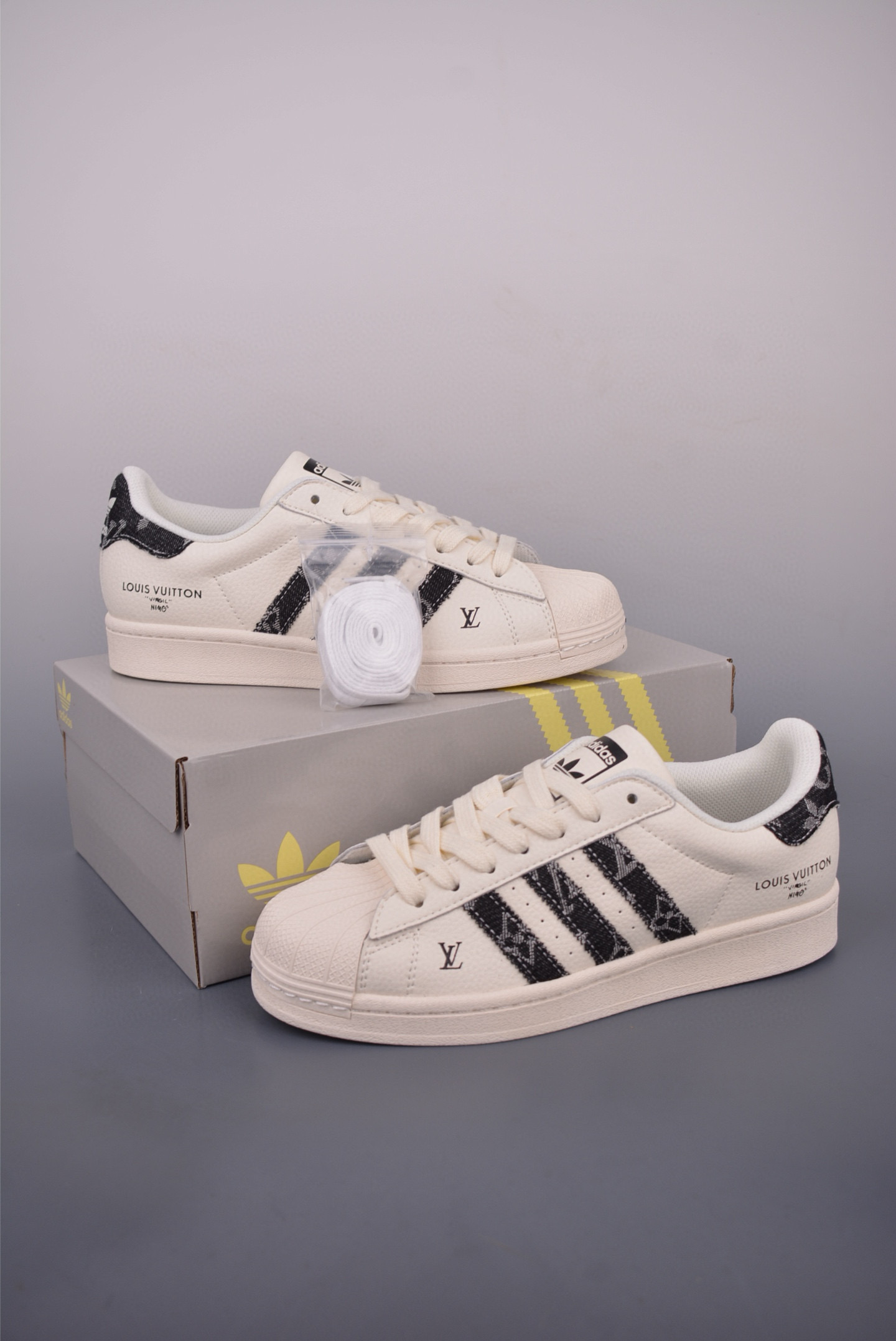 Adidas Originals Superstar 2025 White Leather Sneakers with Flower Accents 6 i1753568028878 1439 0 5