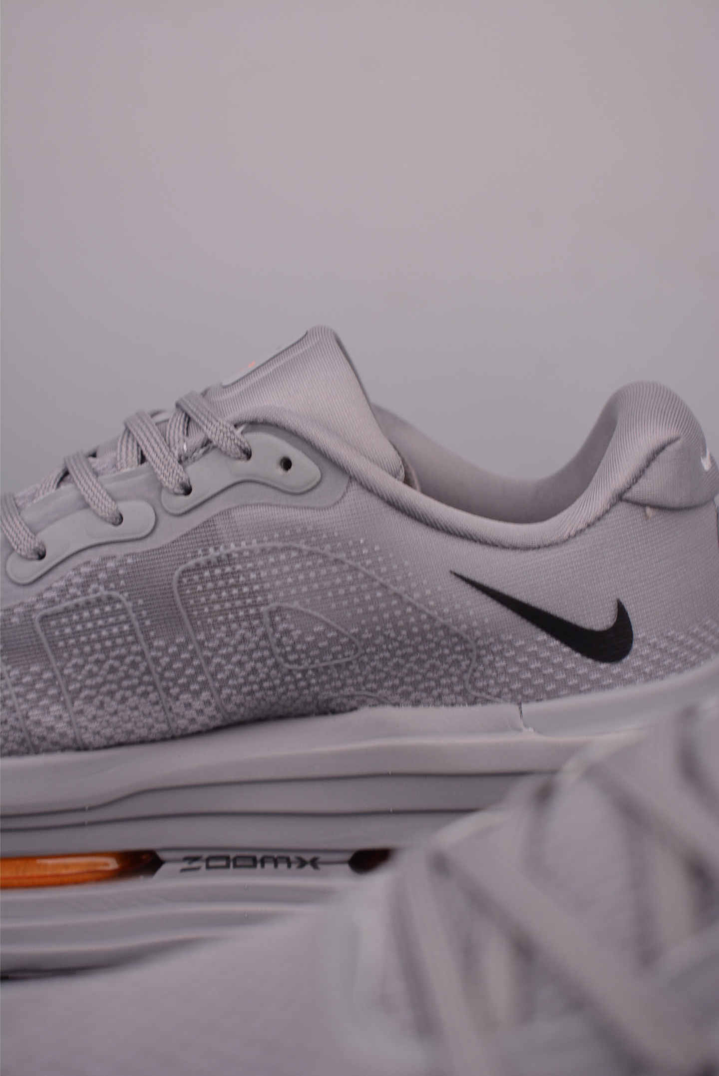 Nike Vomero 40th Anniversary Air Cushion Running Shoes - Comfort & Style 8 i1753654893671 4561 0 7