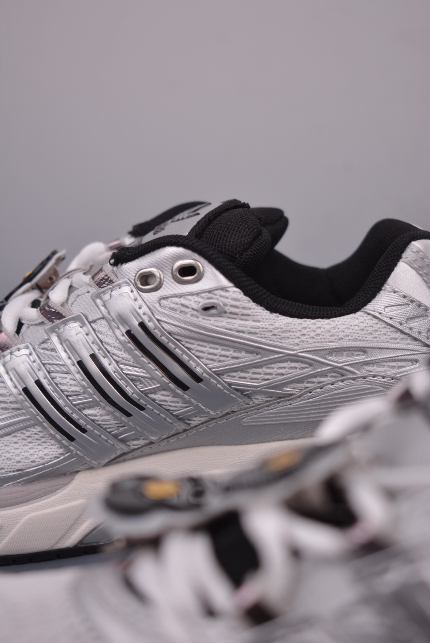 Unheardof x Adidas Originals Adistar Cushion 3 Silver Running Shoes 9 i1753654943203 6960 0 7