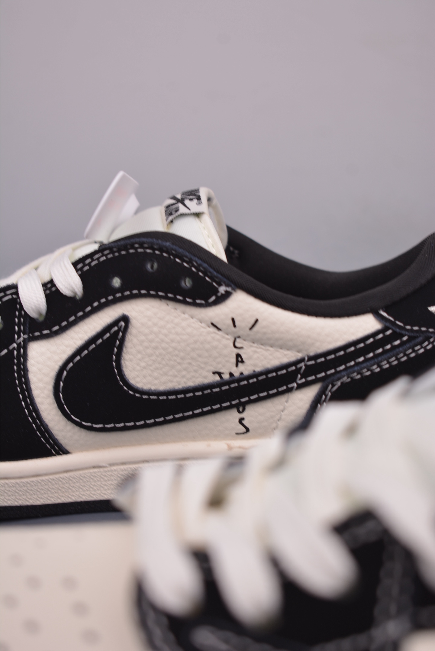 260 Fragment x Travis Scott x 蝙蝠侠 Air Jordan 1 Low 三方联名倒钩 XB1979-008