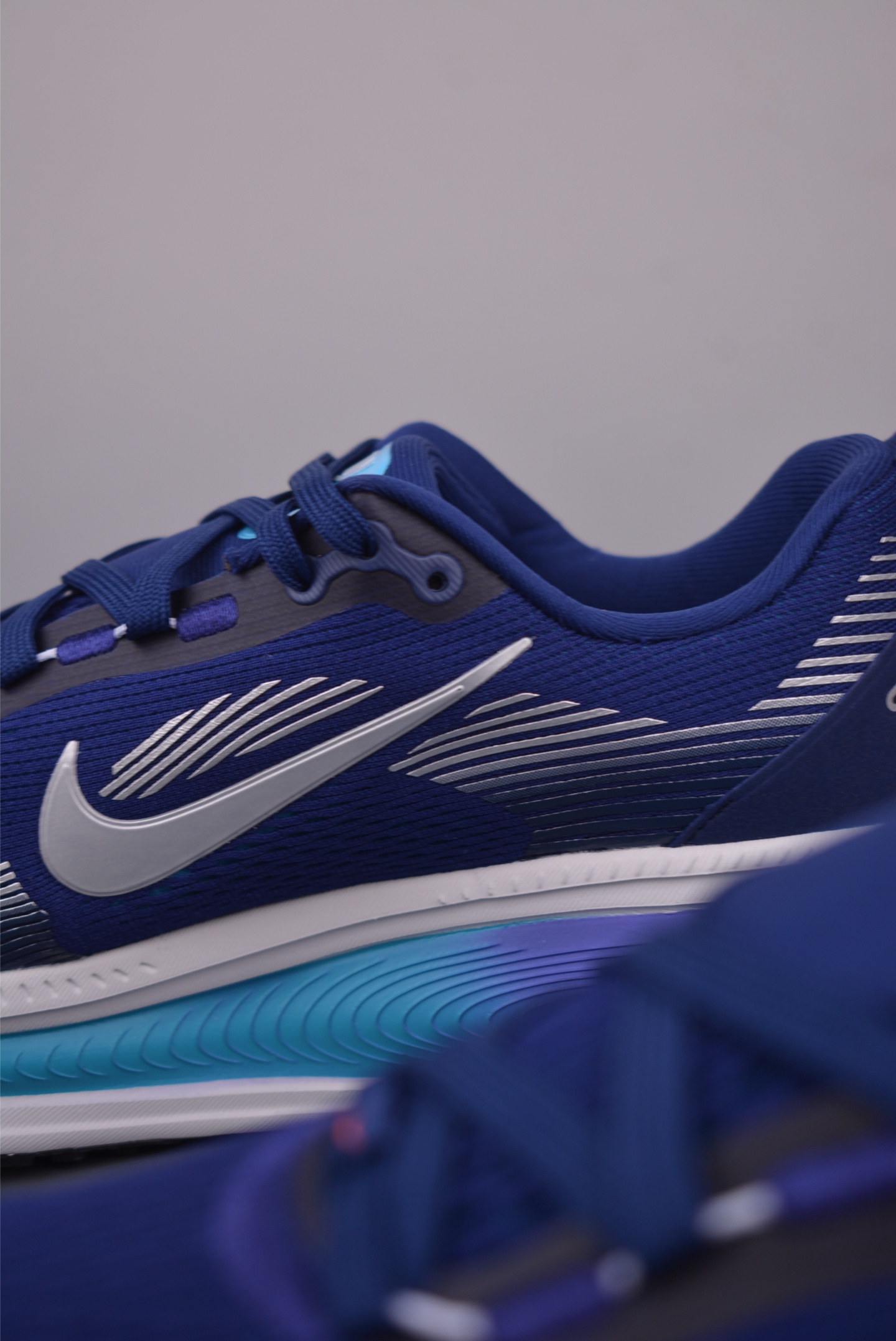 Nike Air Zoom Vomero 18 Running Shoes - Advanced Tech, Superior Comfort 9 i1753737362190 2741 0 7