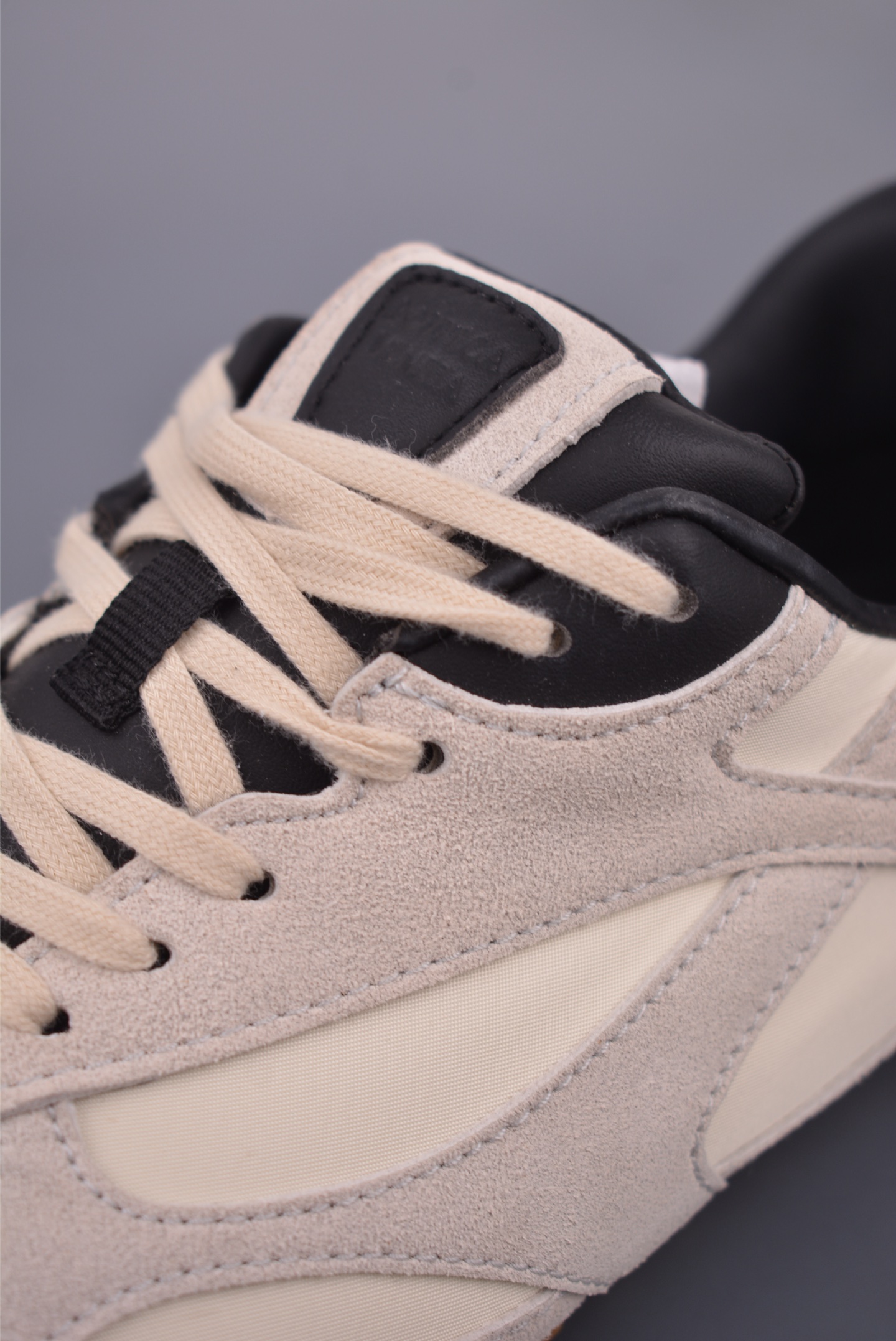 Bottega Veneta Orbit Flash Lace-Up Sneakers in Lambskin Leather - Round Toe 8 i1753739063902 2390 0 6