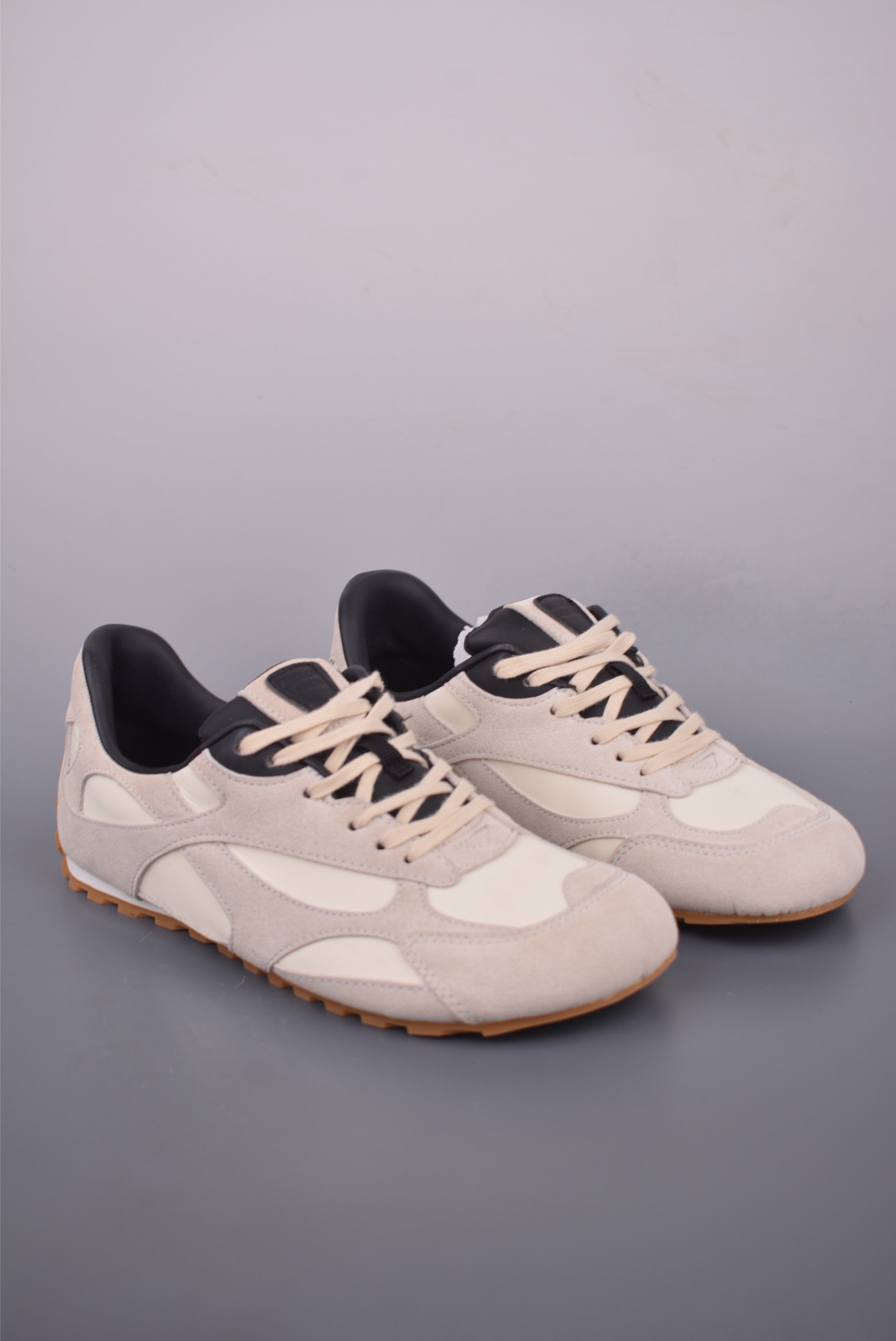 Bottega Veneta Orbit Flash Lace-Up Sneakers in Lambskin Leather - Round Toe 2 i1753739065774 3438 0 0