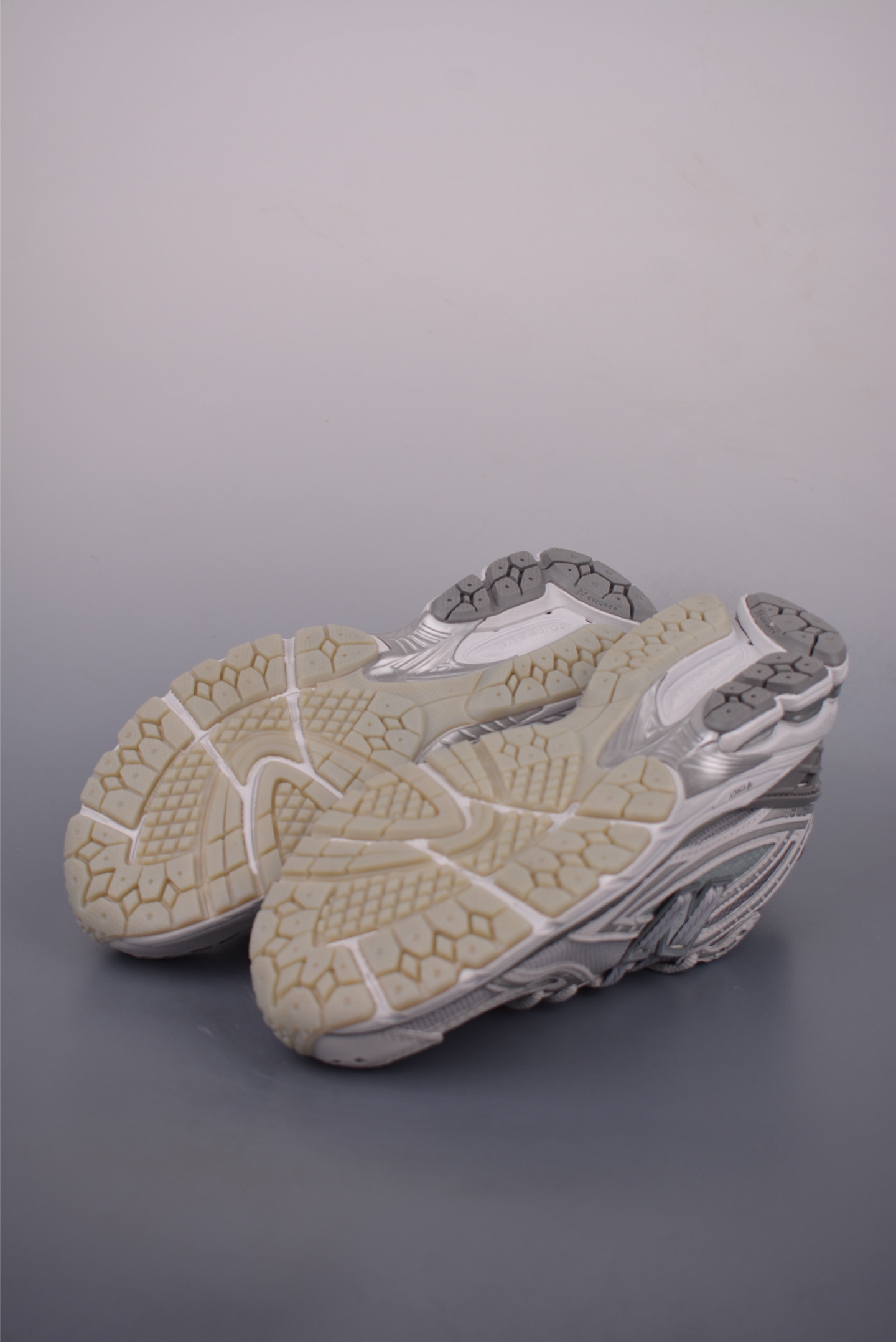 New Balance M1906R Retro Sneakers - Premium Comfort and Classic Style 3 i1753815785252 9368 0 2