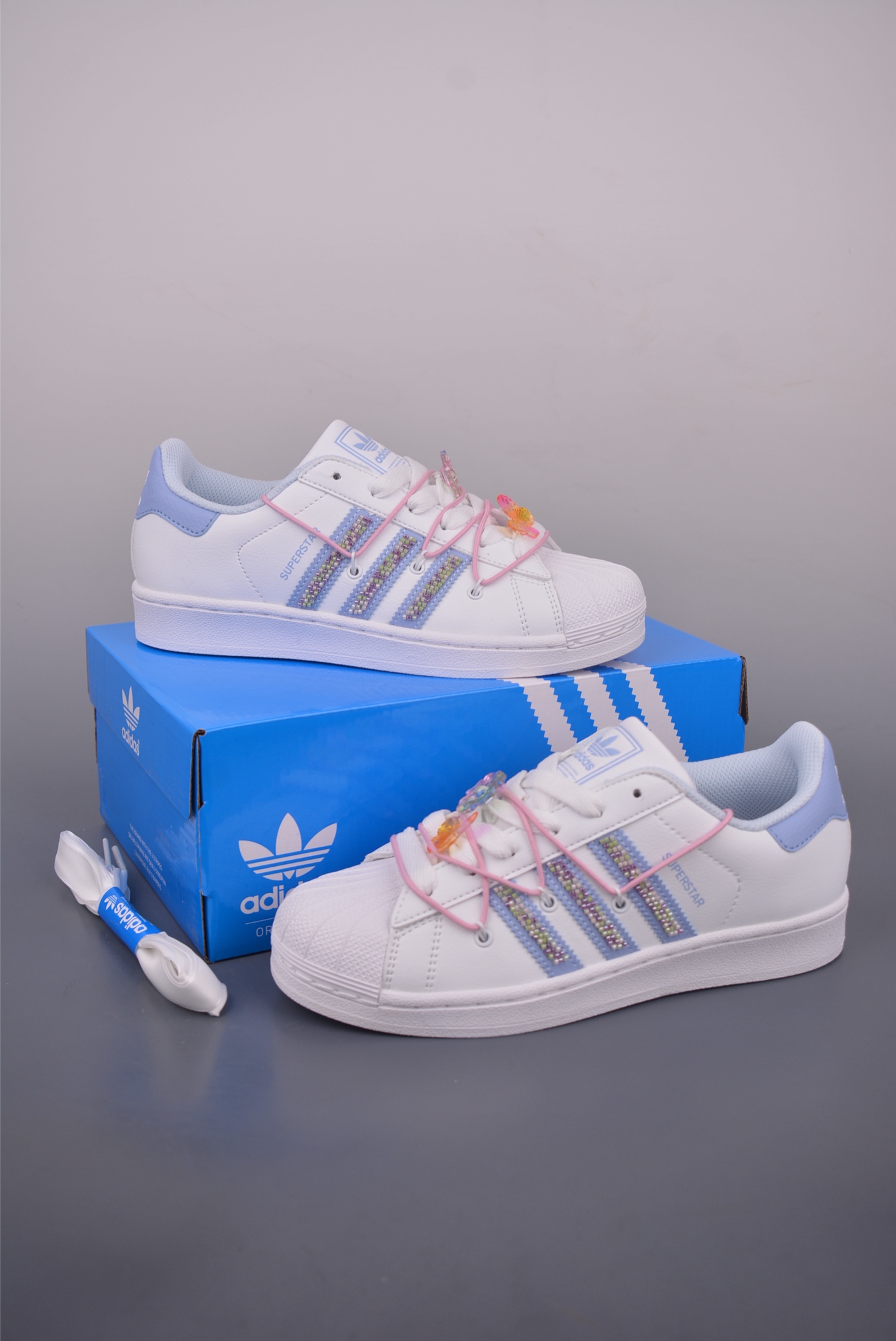 Adidas Originals Superstar 2 - Classic White Sneakers with Butterfly Accents 6 i1753816919388 4666 0 4