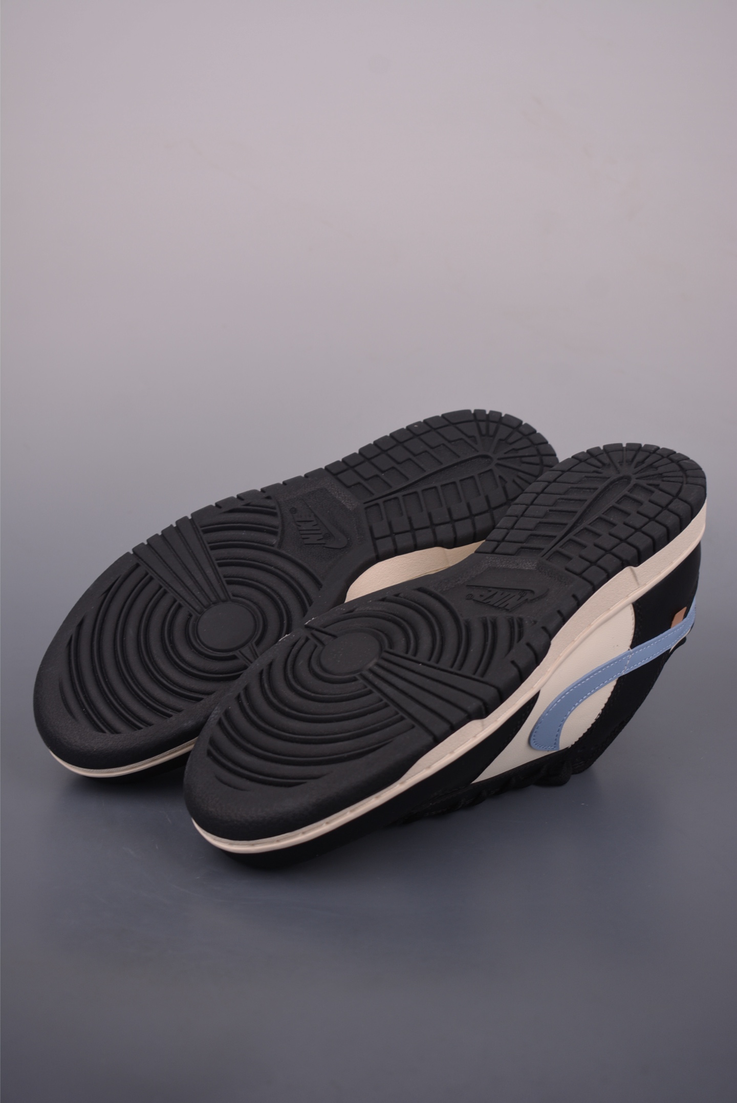Nike SB Dunk Low Black White Blue, Premium Materials, Excellent Comfort 4 i1753819221285 3628 0 2