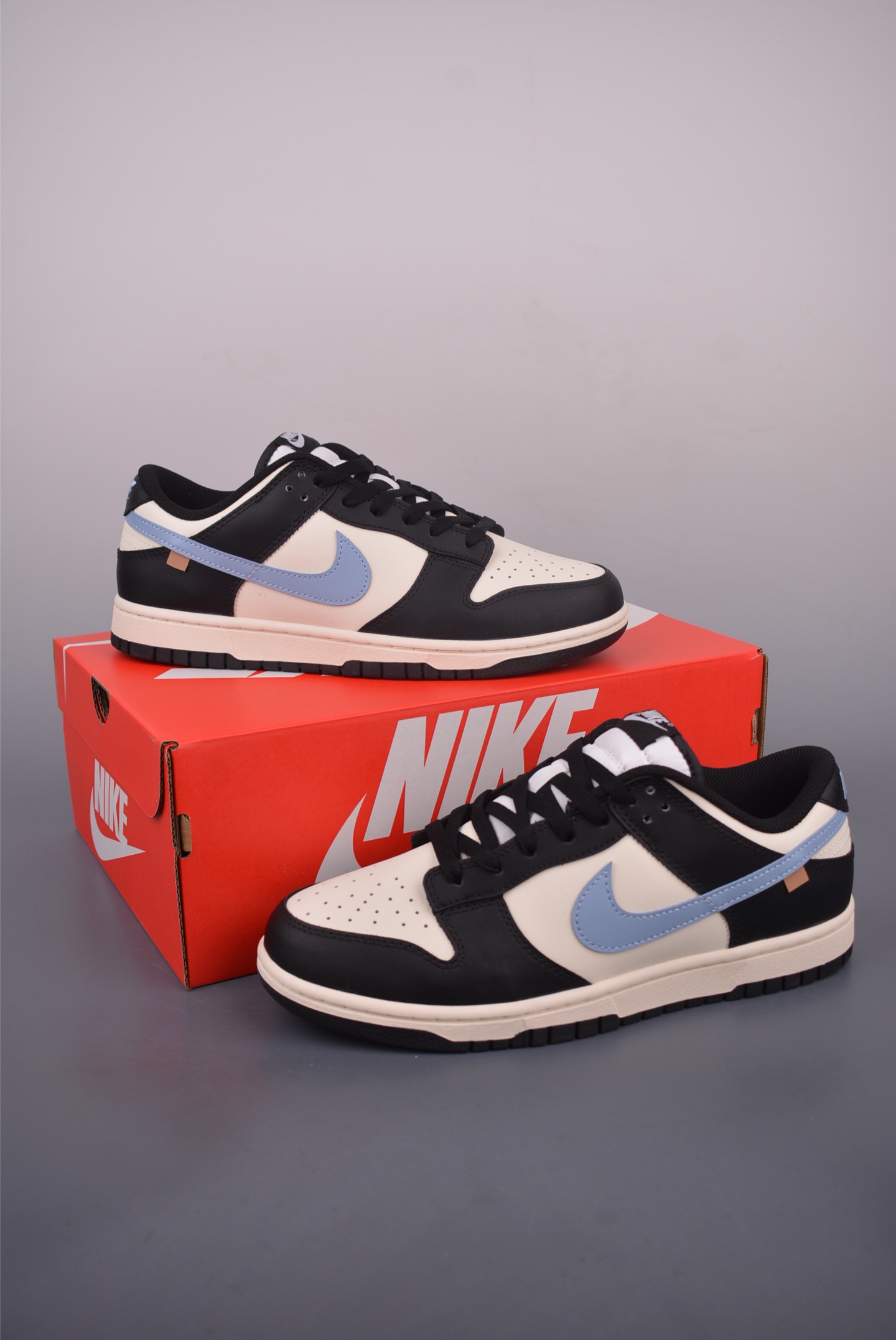 Nike SB Dunk Low Black White Blue, Premium Materials, Excellent Comfort 6 i1753819221321 431 0 4