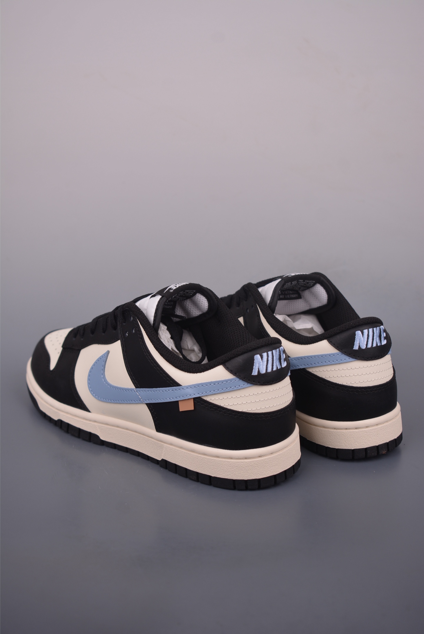 Nike SB Dunk Low Black White Blue, Premium Materials, Excellent Comfort 3 i1753819222794 3711 0 1