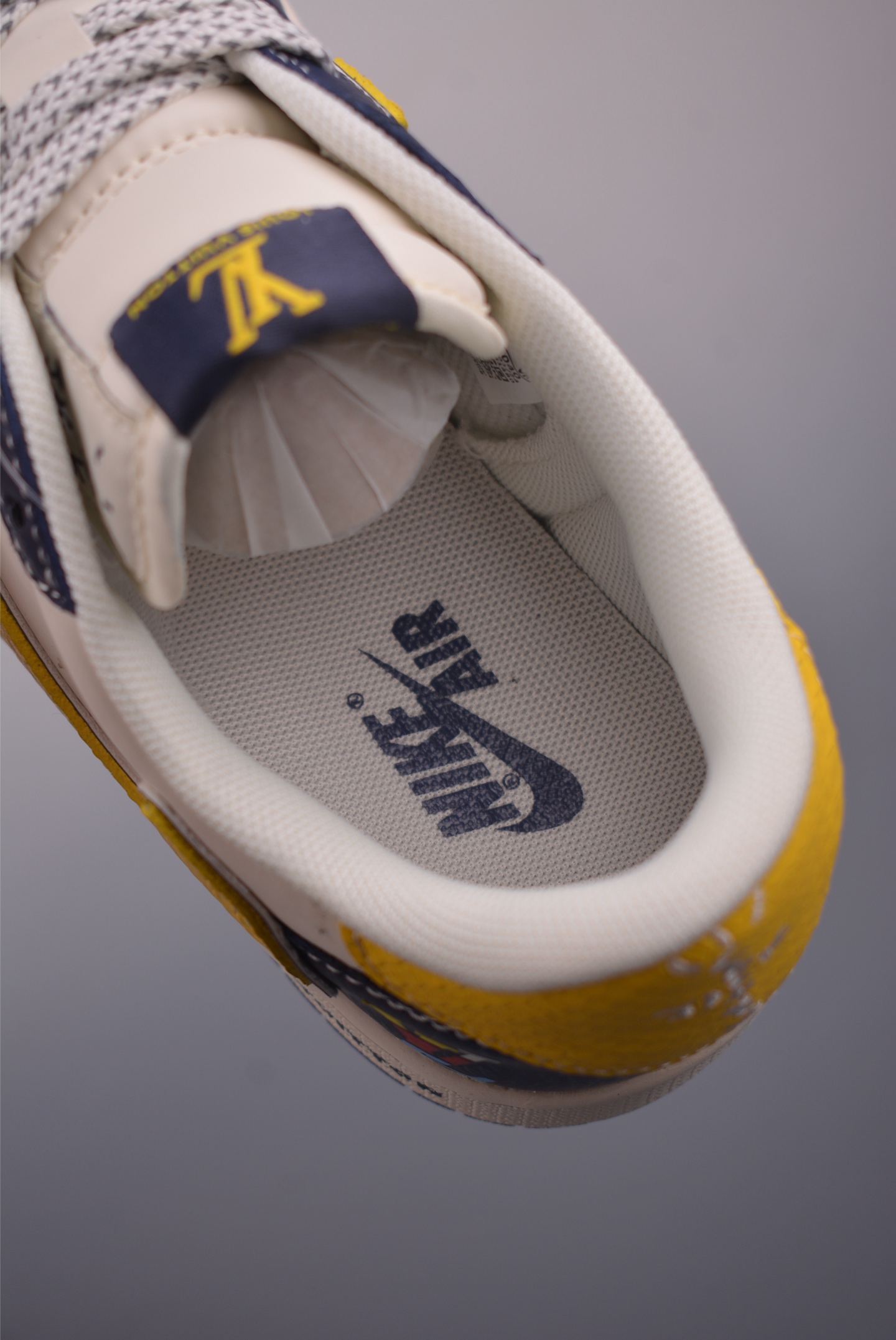 Fragment Travis Scott Louis Vuitton Air Jordan 1 Low - Limited Edition 9 i1753821253353 7372 0 8