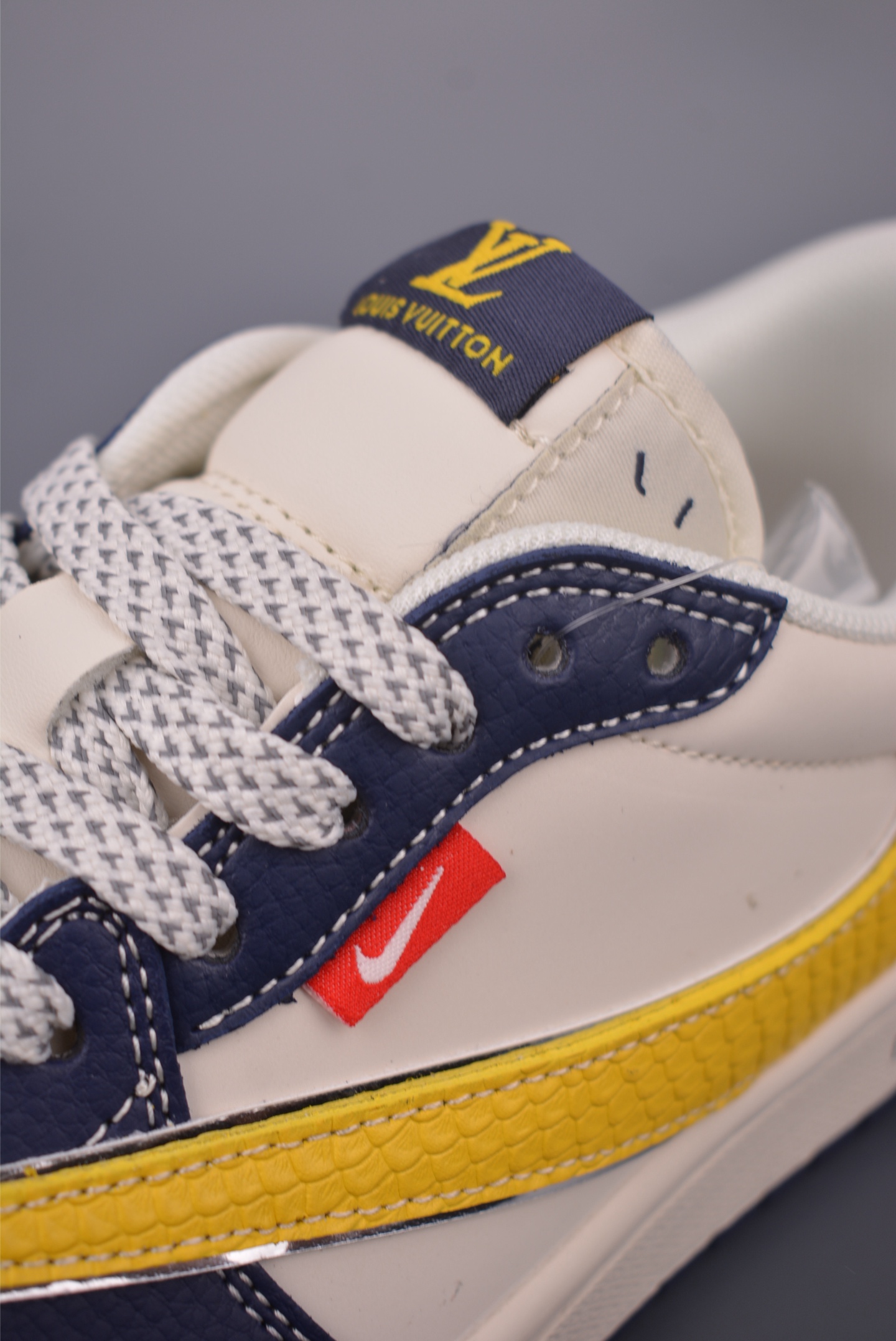 Fragment Travis Scott Louis Vuitton Air Jordan 1 Low - Limited Edition 7 i1753821254965 2241 0 6