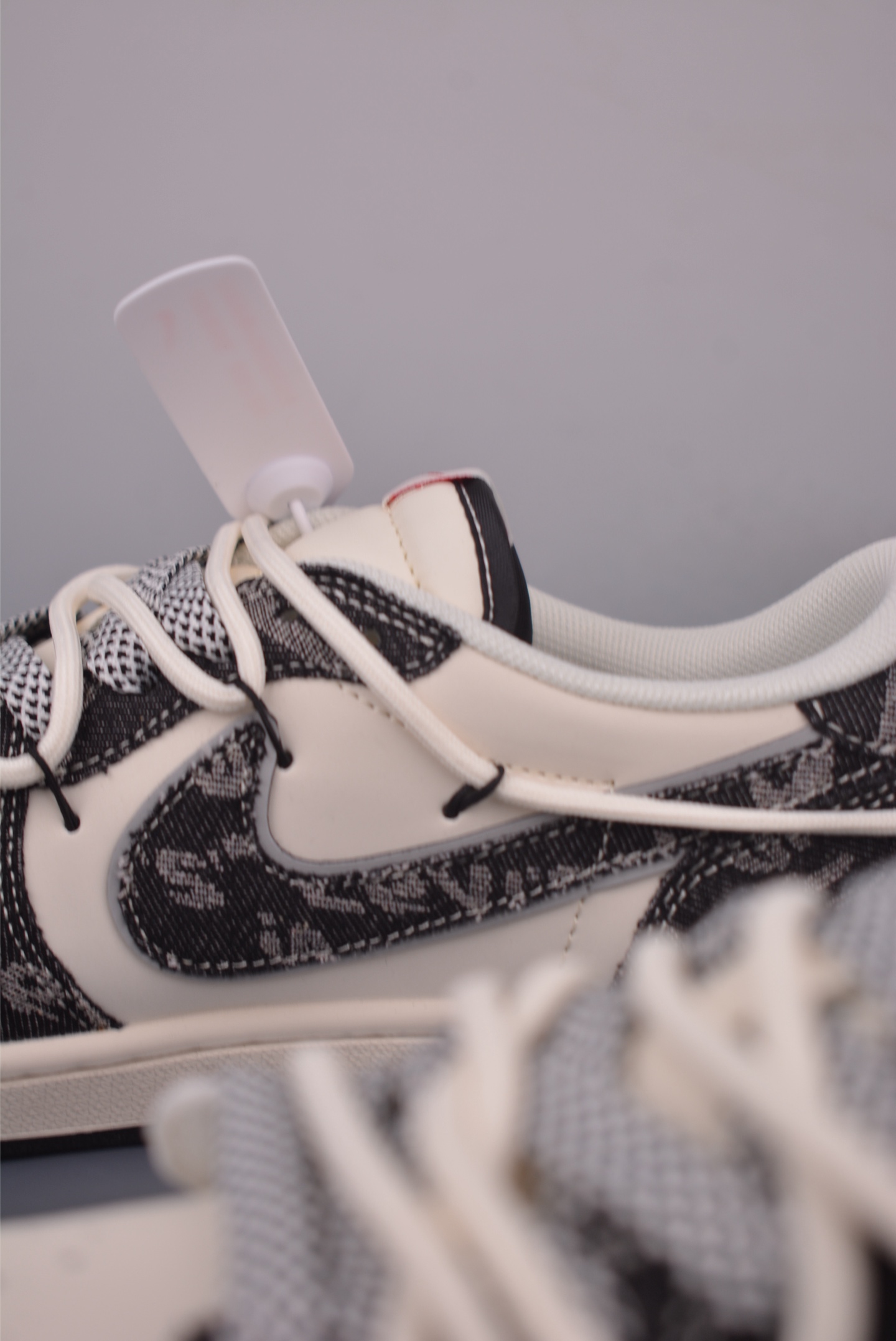 Fragment Travis Scott Louis Vuitton Air Jordan 1 Low White Black 9 i1753822000034 4333 0 7