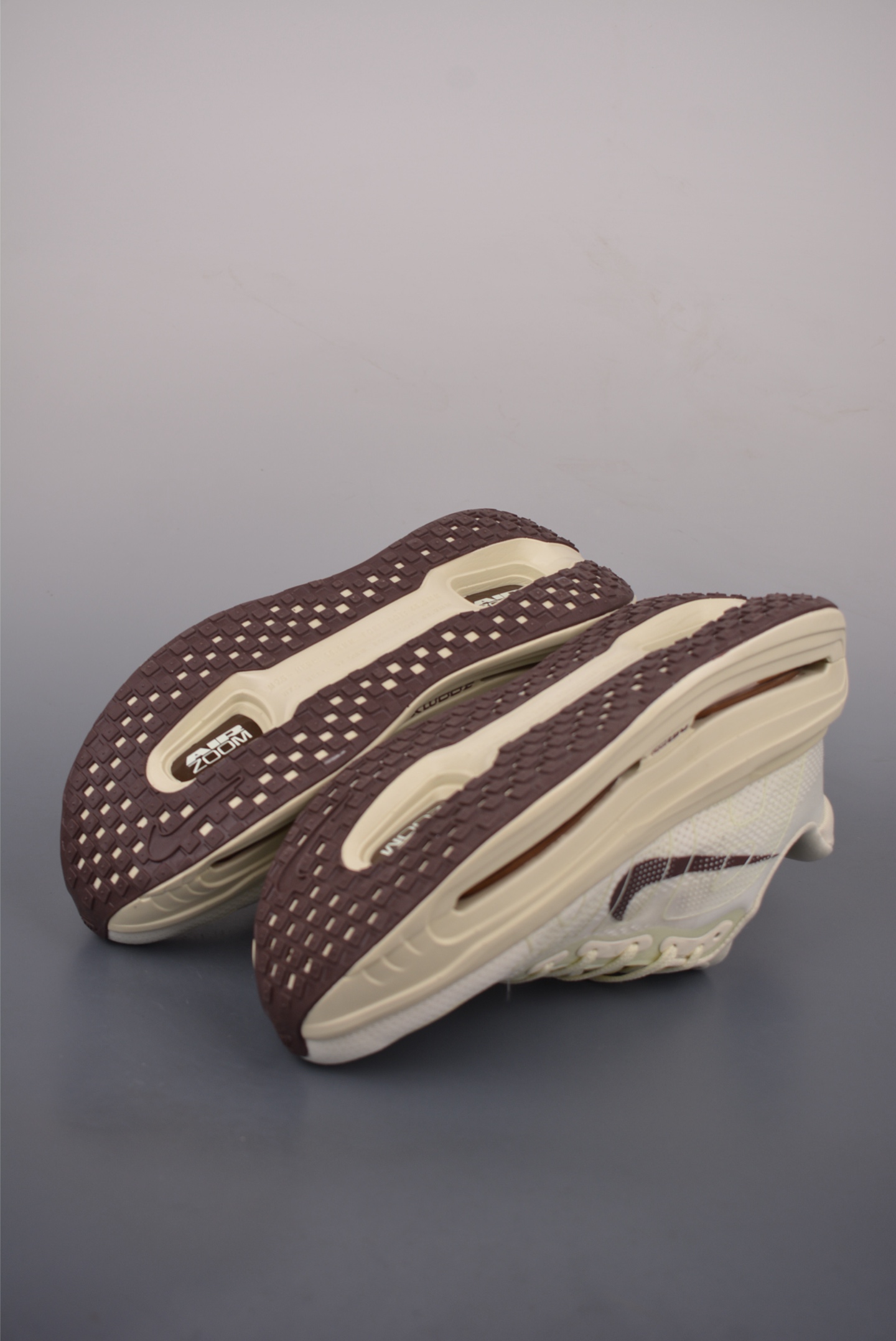Nike Vomero premium Air气垫40周年 舒适百搭防滑耐磨 支撑缓震低帮 休闲跑步鞋 HQ2050-700