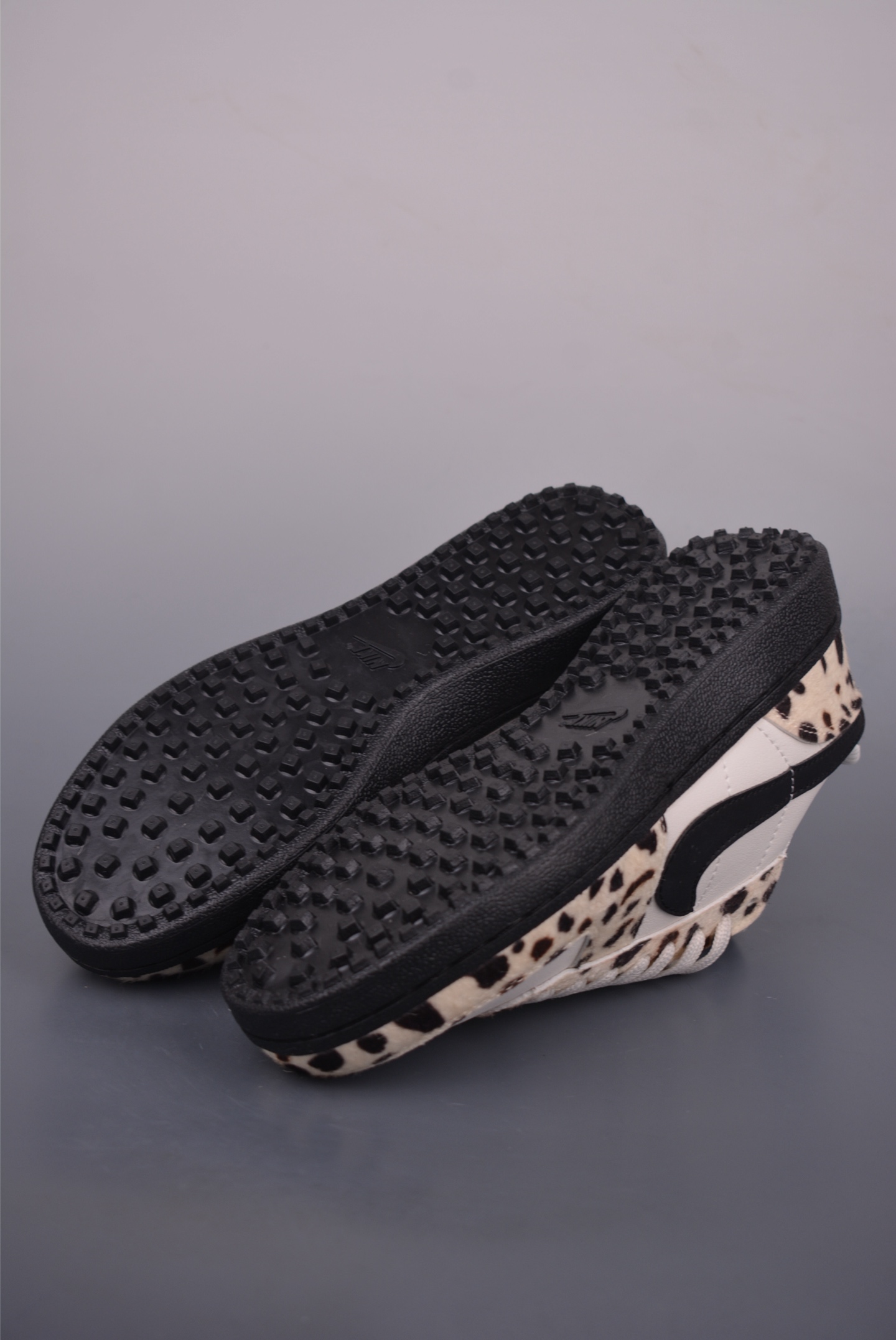 Nike Field General 82: Retro Low-Top Sneakers with a Unique Snake Skin Swoosh 3 i1753908548977 2688 0 2