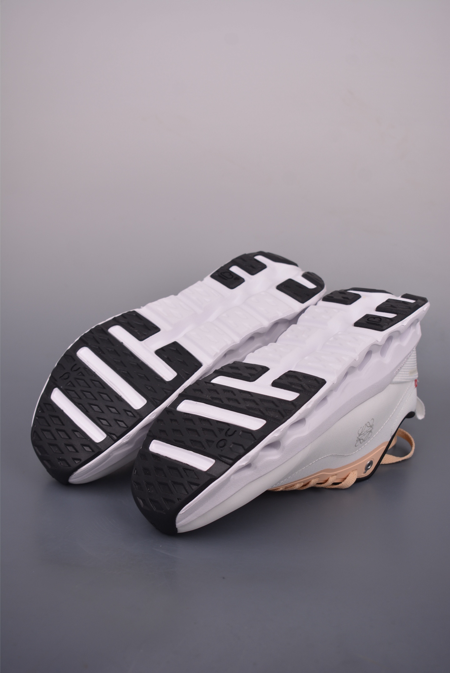 Loewe Cloudtilt 2.0 Outdoor Street Style Running Shoes - Urban Exploration 4 i1753984257628 6144 0 2