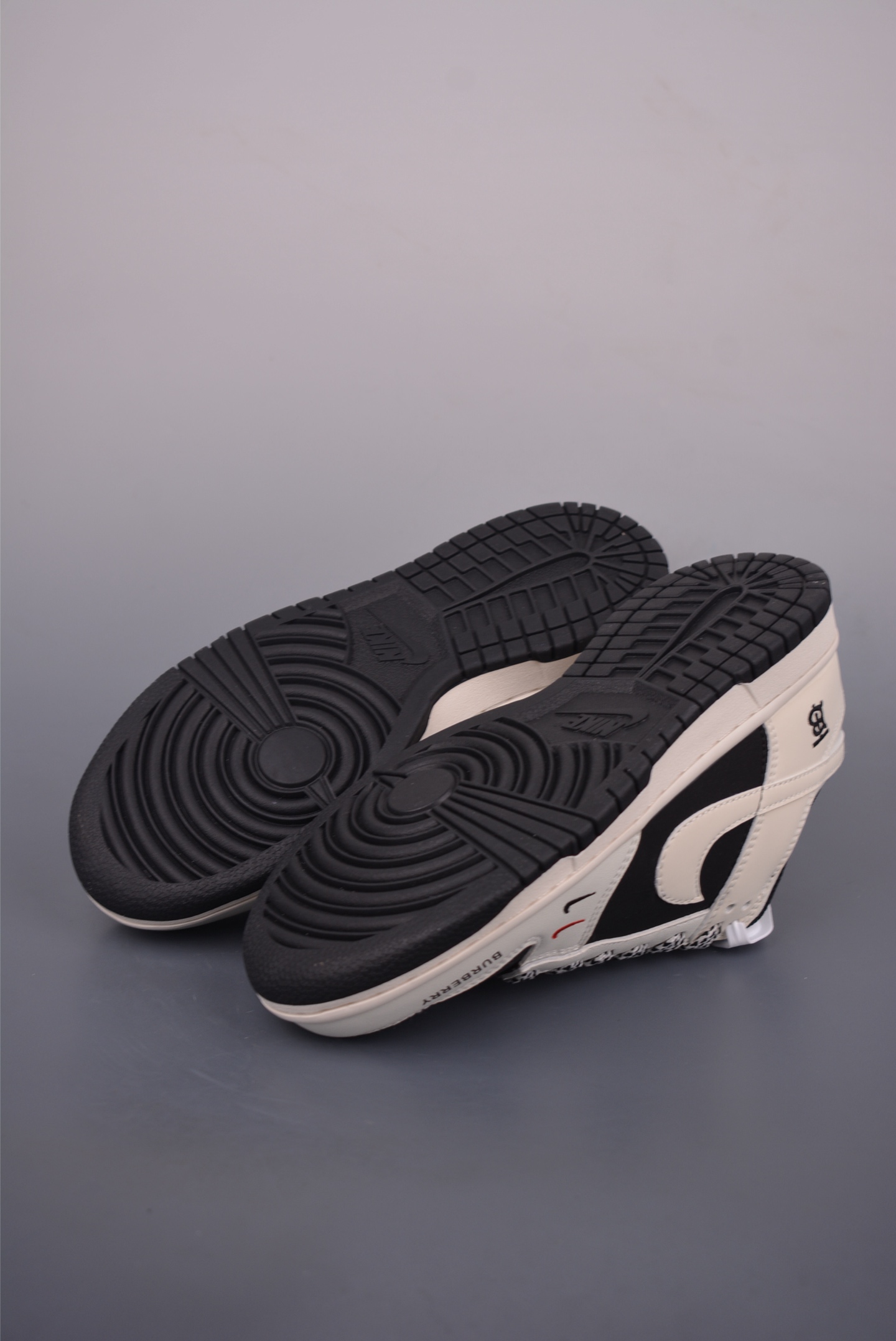 Nike SB Dunk Low Custom Sneakers - Stylish Design, Comfortable Fit 4 i1753984924321 213 0 2