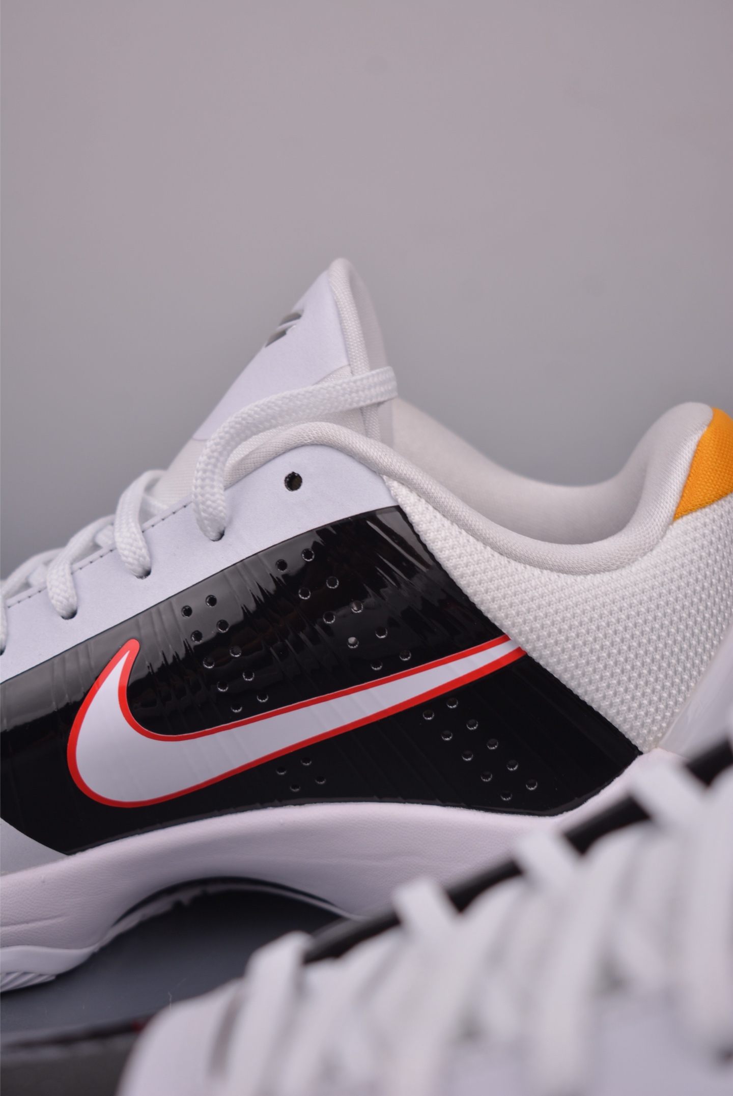 NK Zoom Kobe ZK5 "Bruce Lee" Basketball Shoes - Black & White 9 i1753985567641 1159 0 8