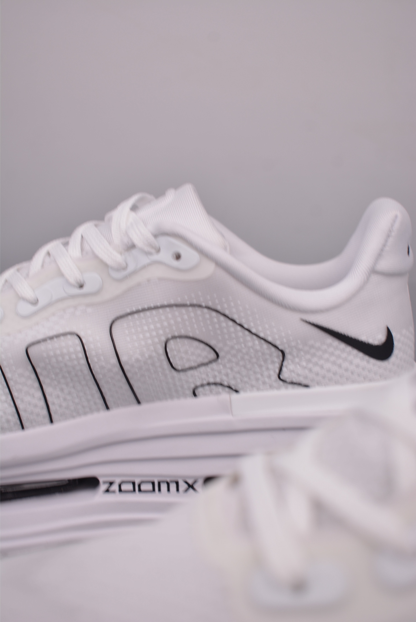 Nike Vomero Premium Air Cushion Running Shoes - Comfortable, Durable, and Stylish 9 i1754073449712 4849 0 7