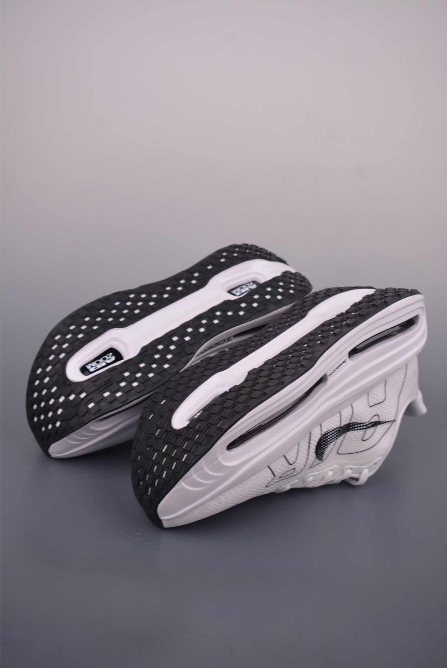 Nike Vomero Premium Air Cushion Running Shoes - Comfortable, Durable, and Stylish 4 i1754073449770 6494 0 2