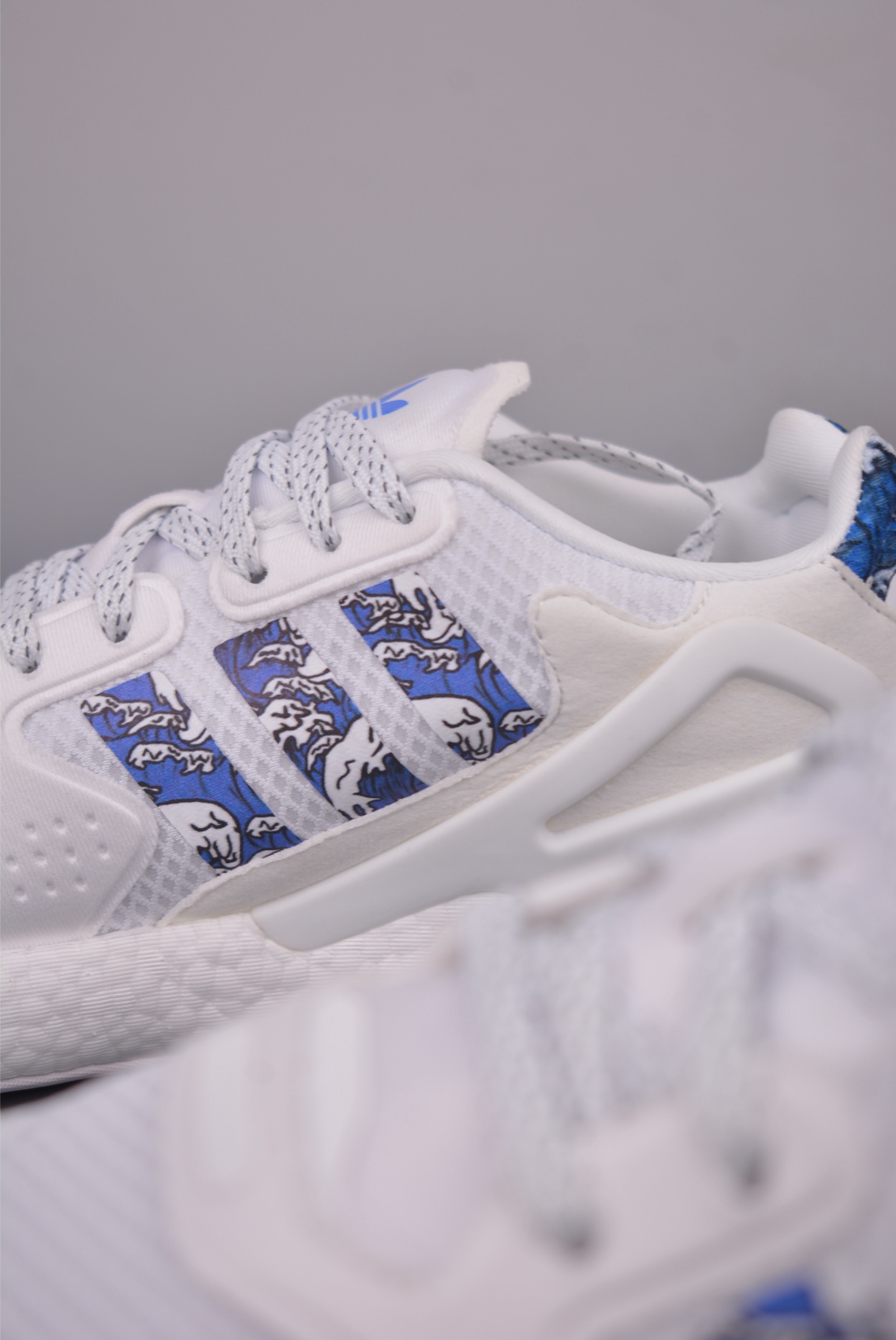 Adidas Day Jogger 2.0: Full BOOST, Cushioned Comfort, Iconic Style - FY3026 9 i1754079868307 7760 0 7