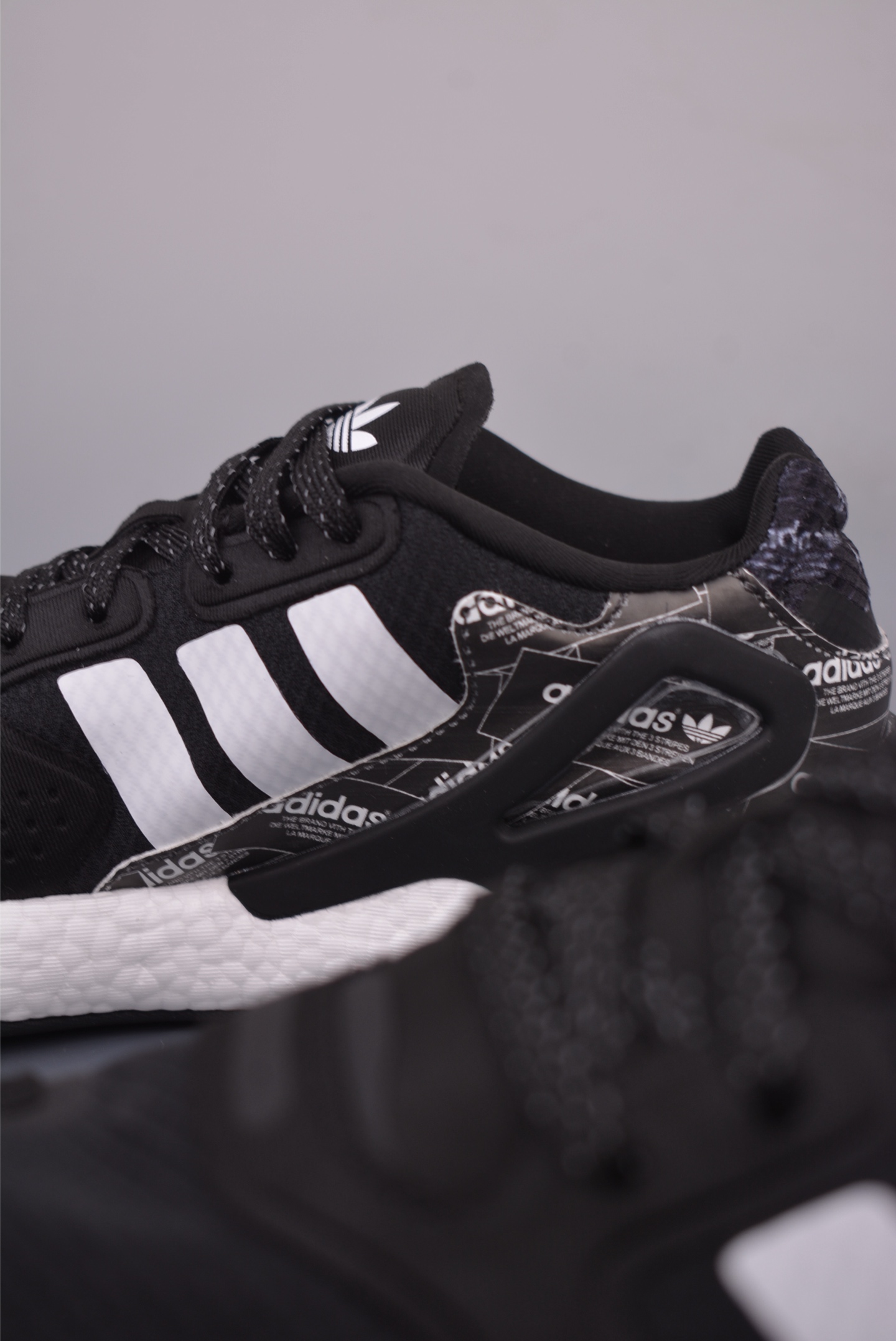Adidas Day Jogger Night Walker II: Full Palm Boost Classic Sneakers 8 i1754079902719 3860 0 7