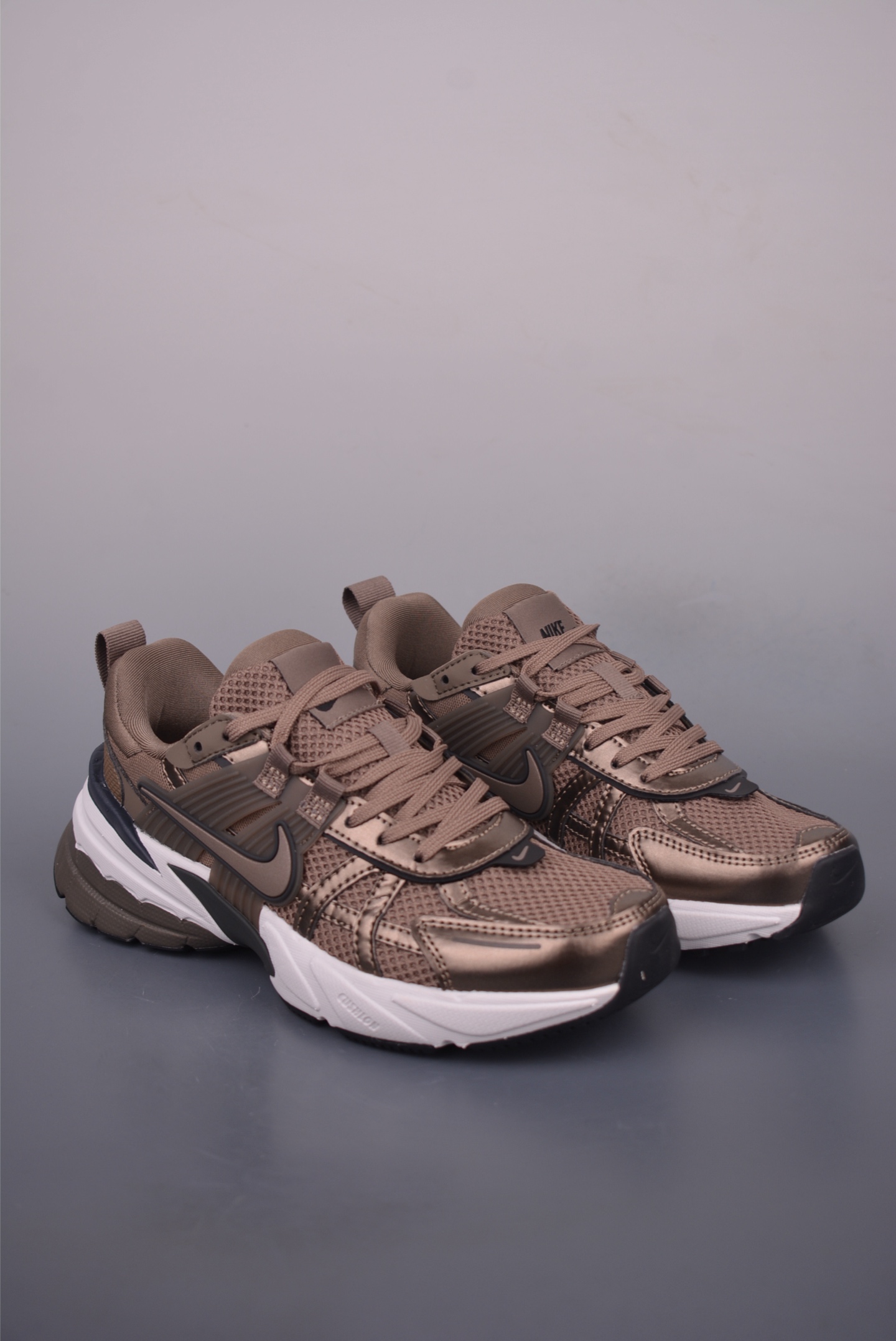 Nike V2K Runtekk Low-Top Running Shoes - Retro Style, Cushioned Comfort 2 i1754080566089 8897 0 0