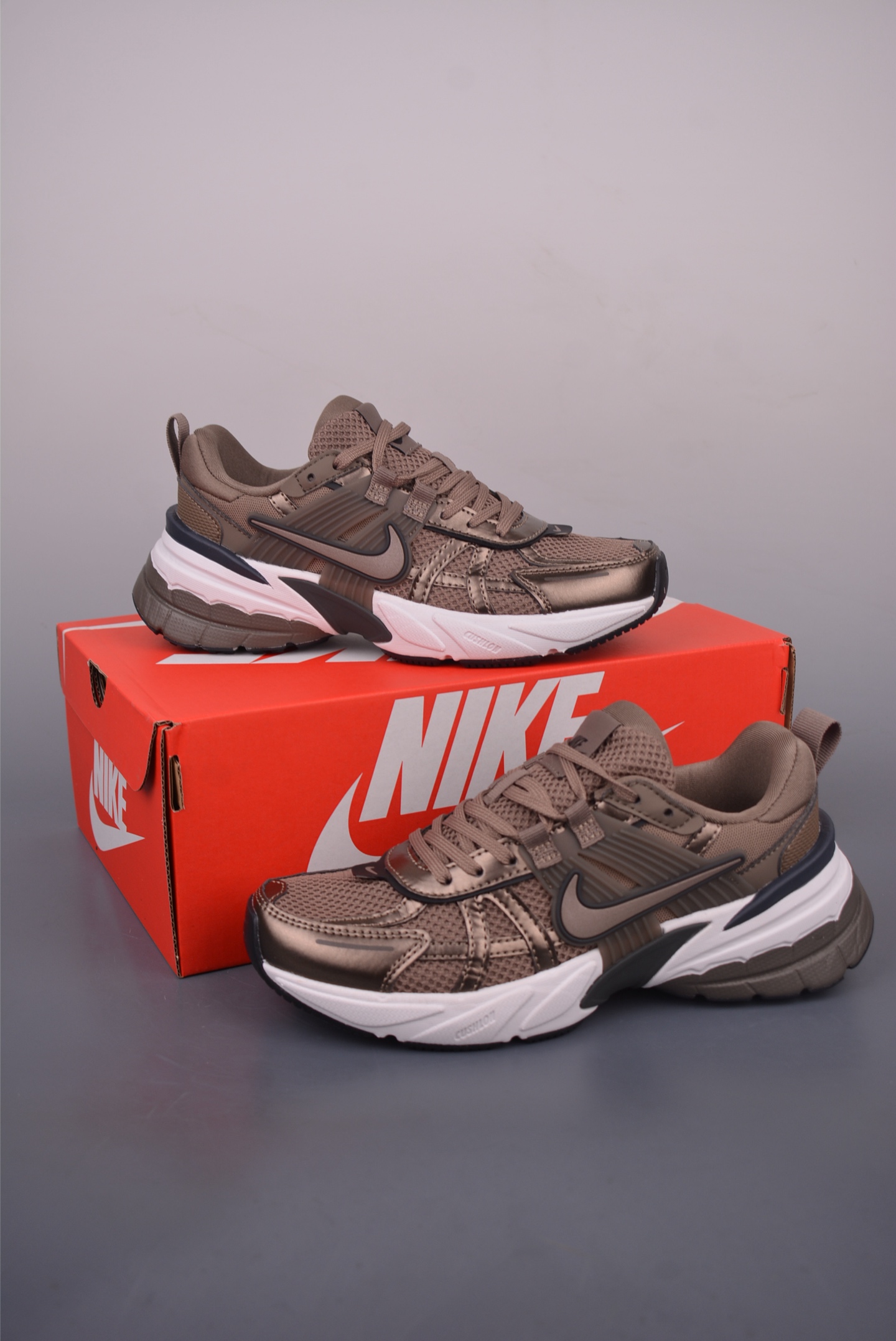 Nike V2K Runtekk Low-Top Running Shoes - Retro Style, Cushioned Comfort 6 i1754080566090 2 0 4