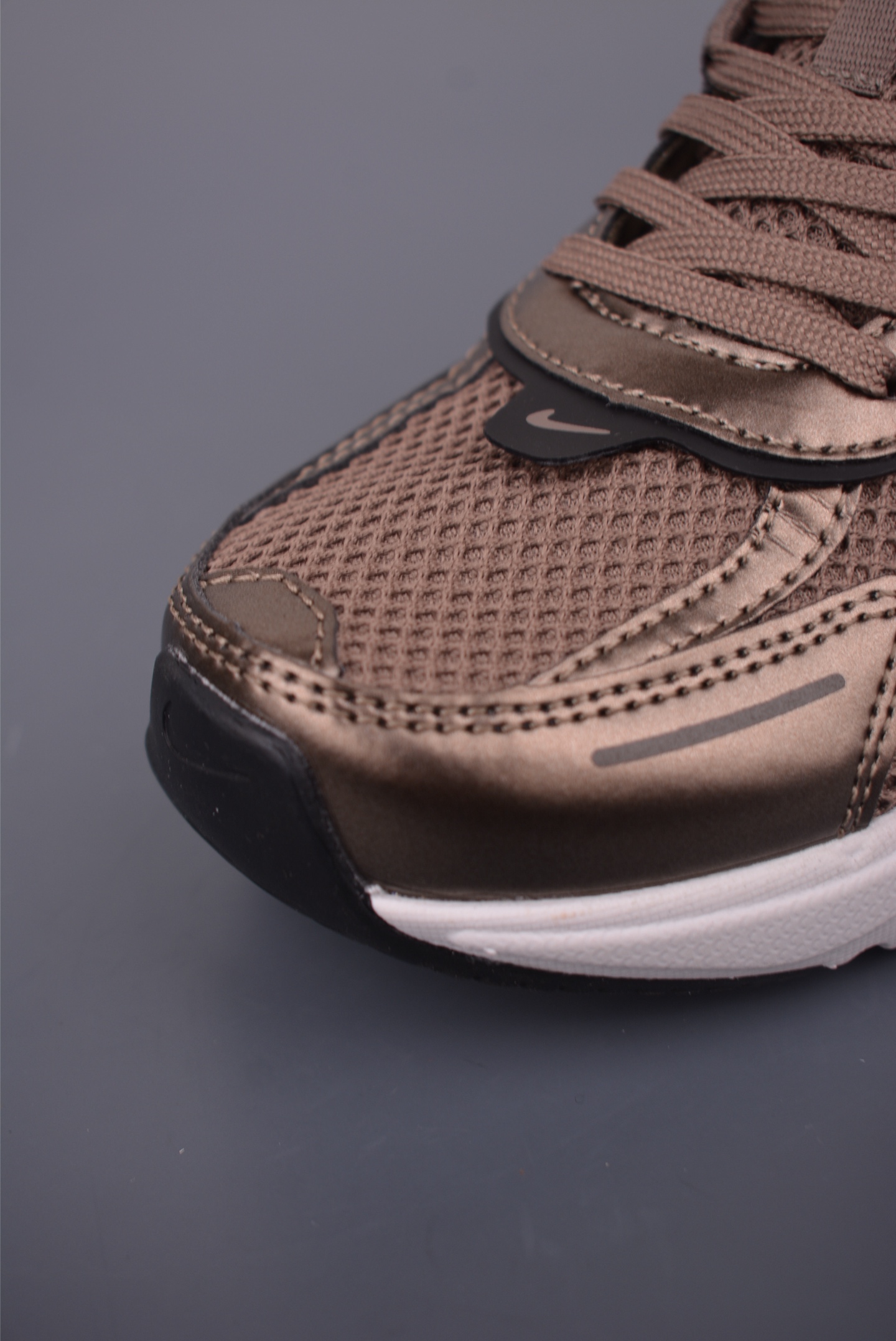 Nike V2K Runtekk Low-Top Running Shoes - Retro Style, Cushioned Comfort 7 i1754080566090 4597 0 5