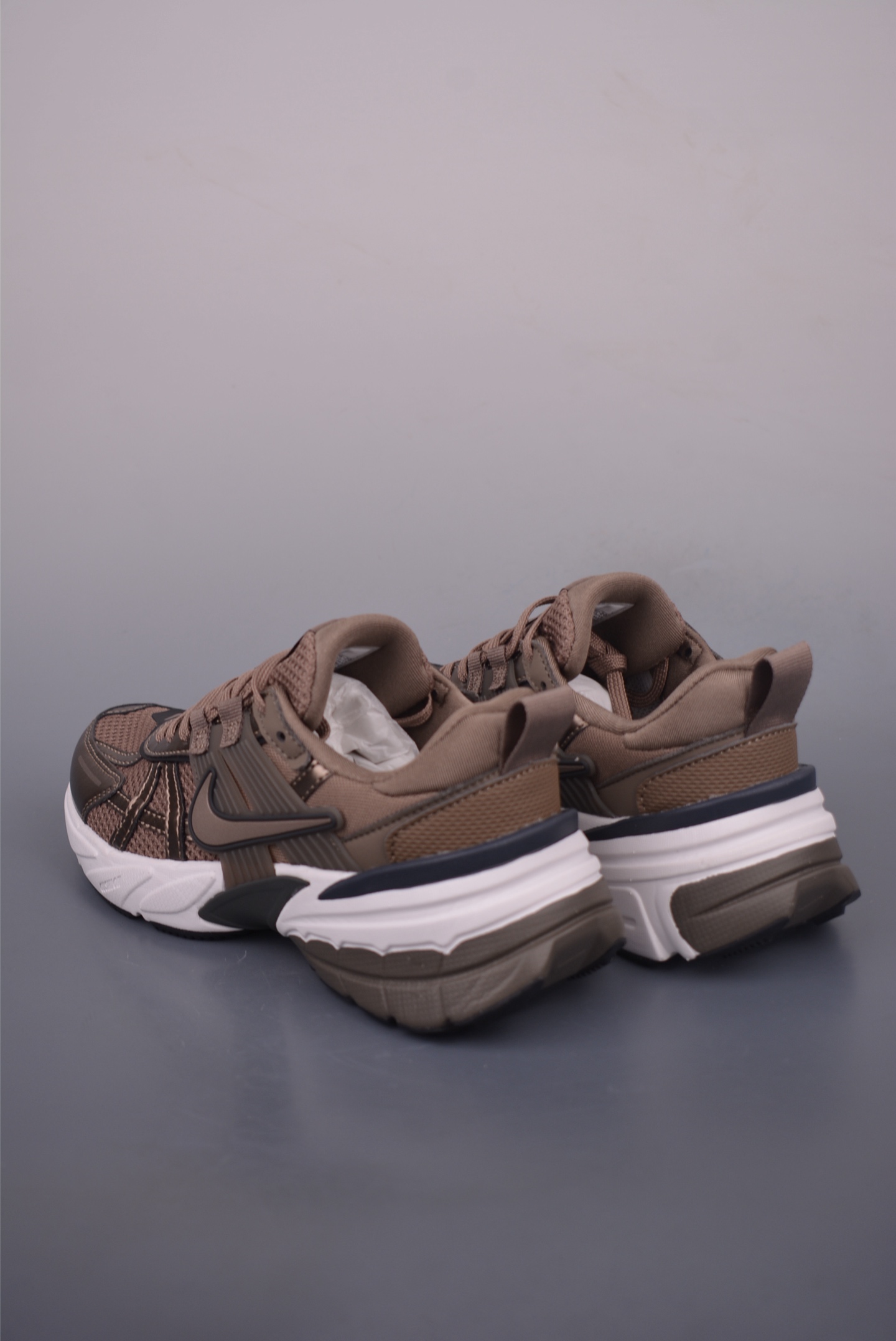Nike V2K Runtekk Low-Top Running Shoes - Retro Style, Cushioned Comfort 3 i1754080567437 9992 0 1