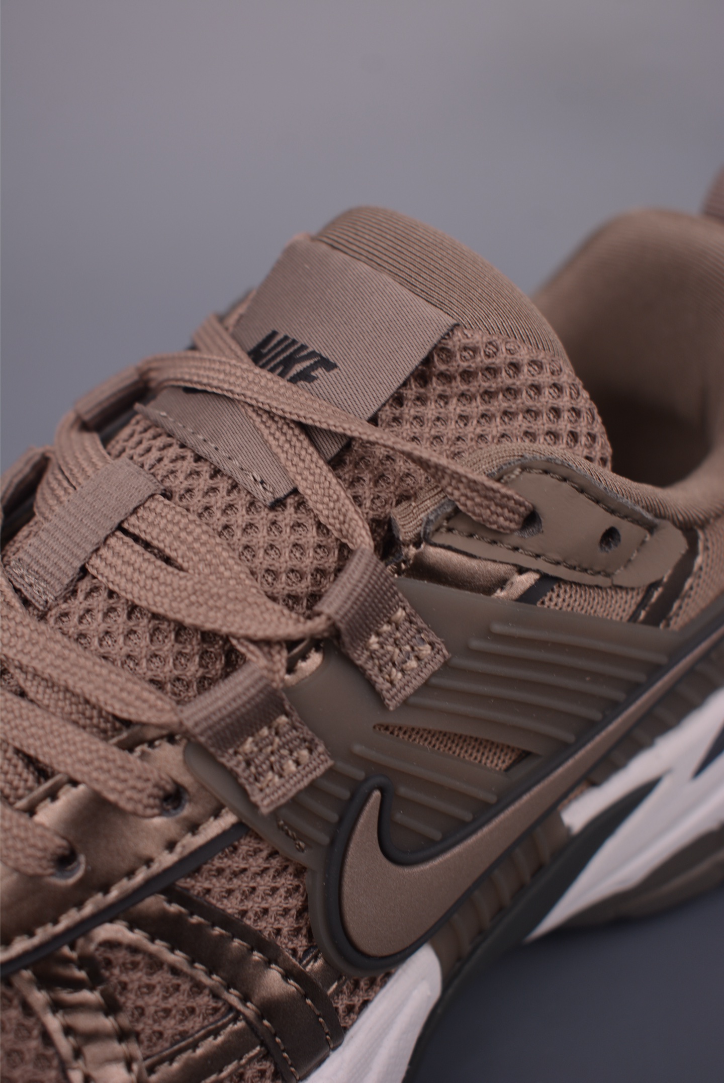 Nike V2K Runtekk Low-Top Running Shoes - Retro Style, Cushioned Comfort 8 i1754080567476 9415 0 6