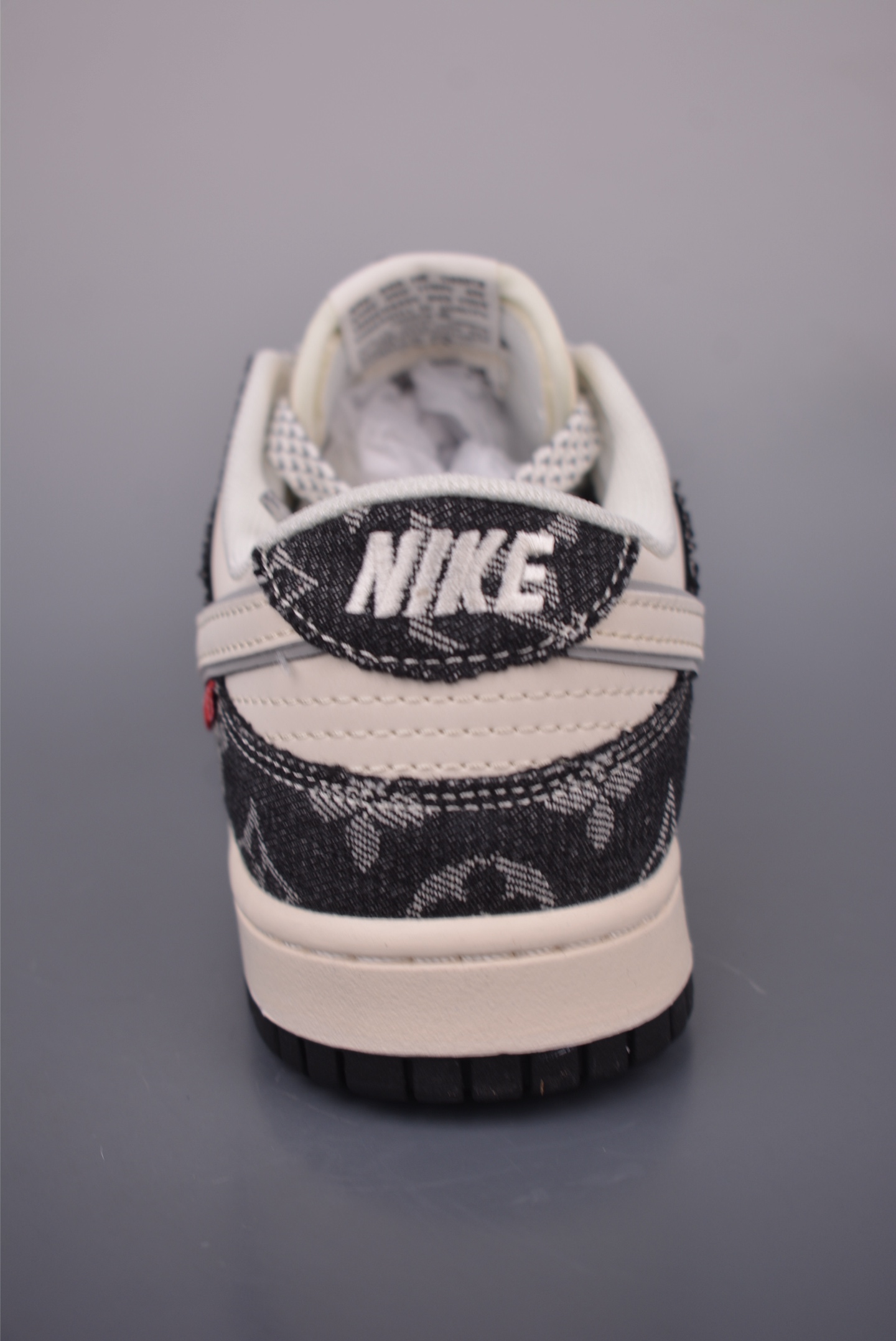 Nike SB Dunk Low Louis Vuitton Collab Premium Sneakers - Limited Edition 4 i1754081607351 7910 0 3