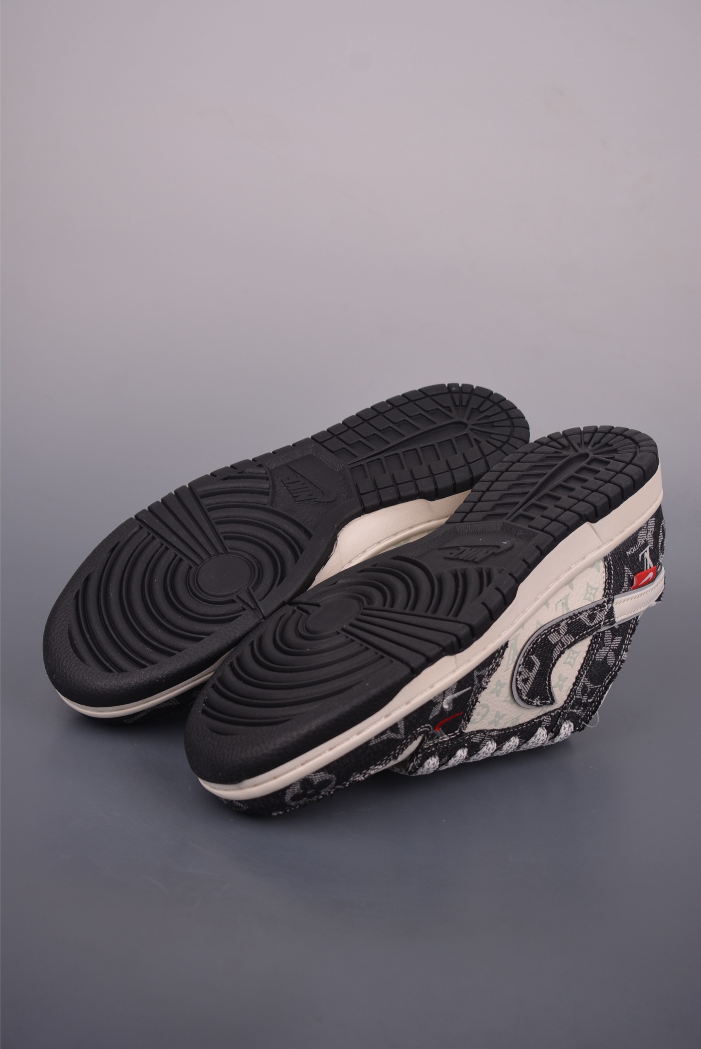 Nike SB Dunk Low Louis Vuitton Collab Premium Sneakers - Limited Edition 3 i1754081607421 8149 0 2