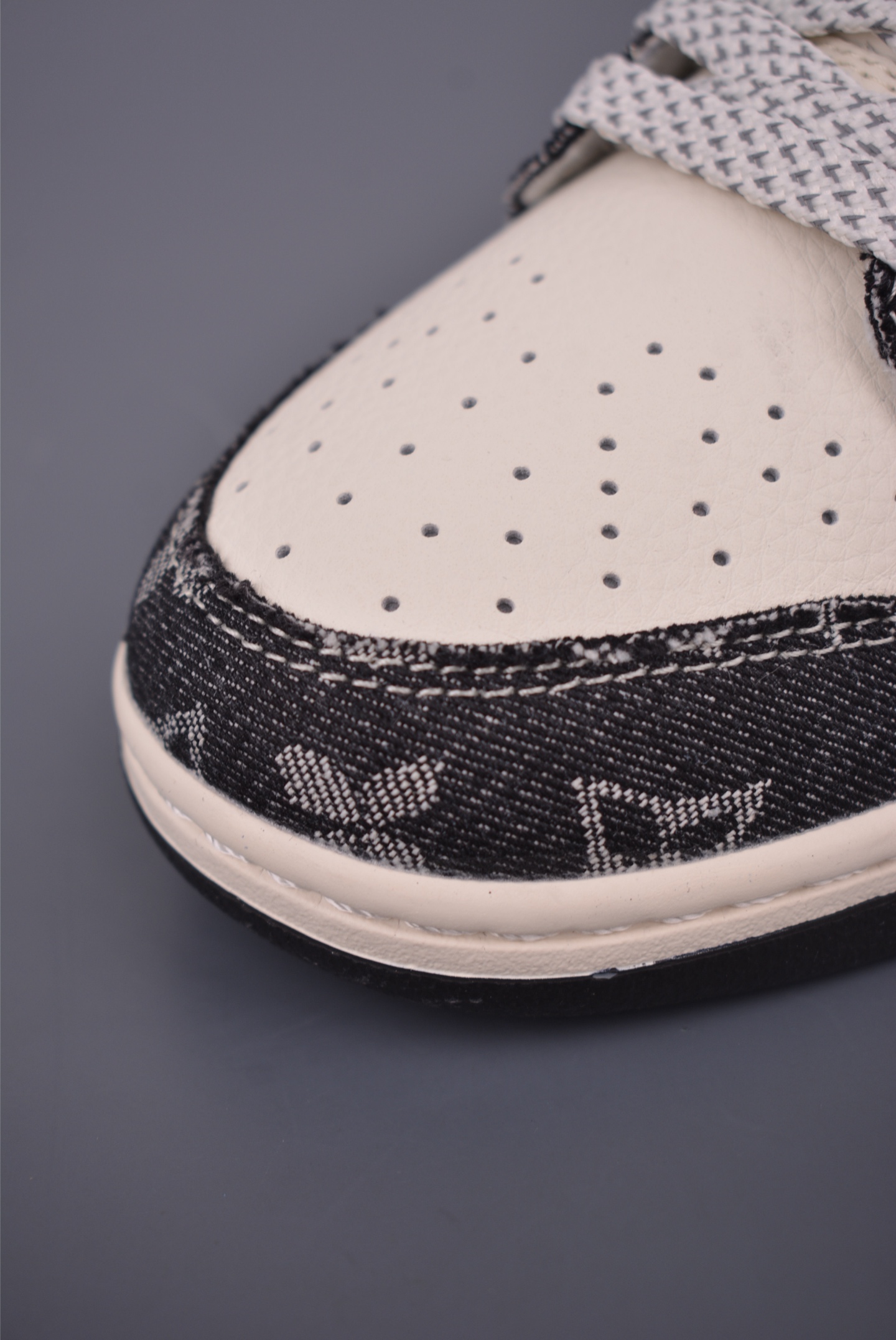 Nike SB Dunk Low Louis Vuitton Collab Premium Sneakers - Limited Edition 6 i1754081608977 4867 0 5