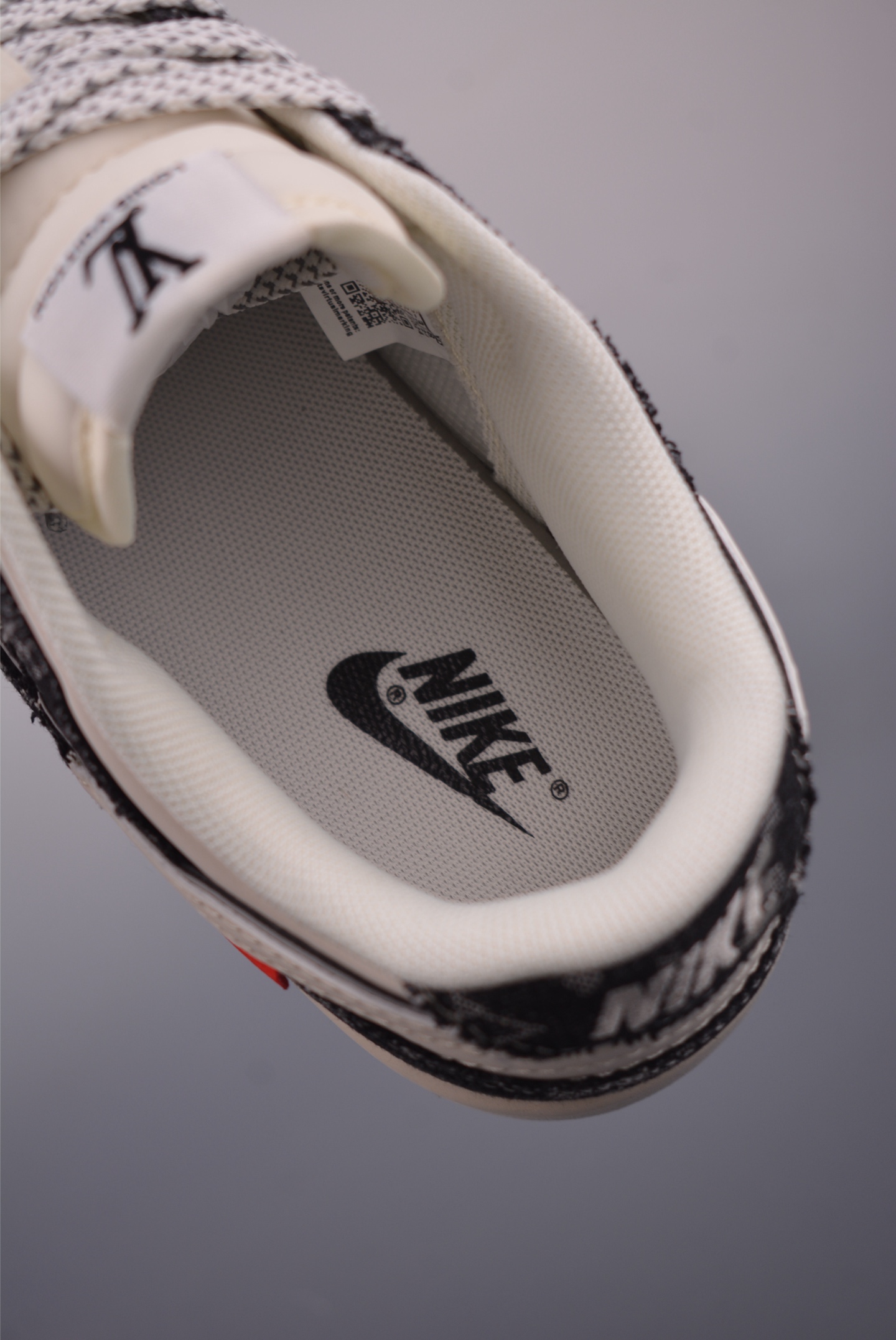 Nike SB Dunk Low Louis Vuitton Collab Premium Sneakers - Limited Edition 9 i1754081609063 4860 0 8