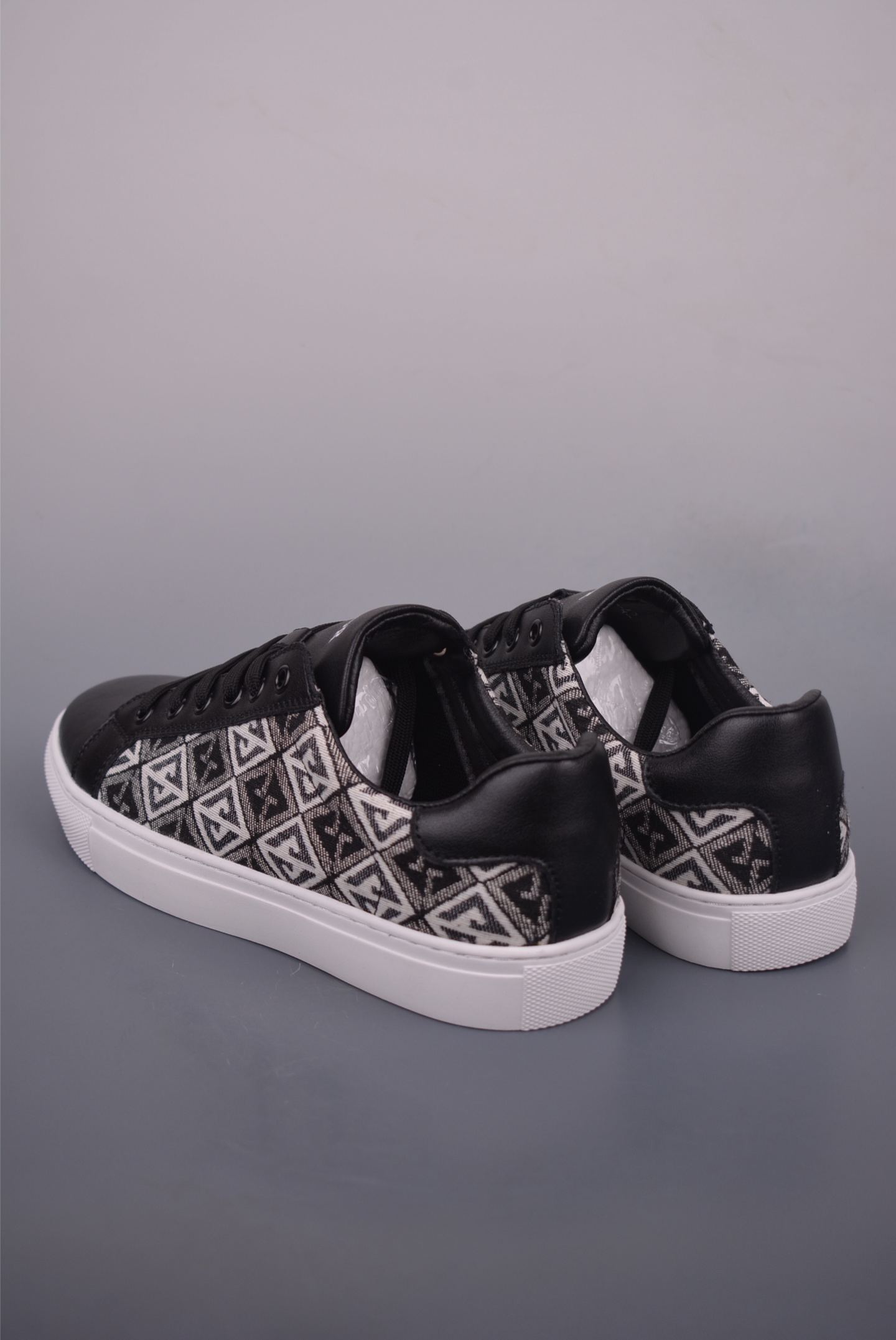 Dior CD1 Low-Top Sneakers - Breathable Mesh, Lightweight Rubber Sole, Stylish 2 i1754083901363 5263 0 1